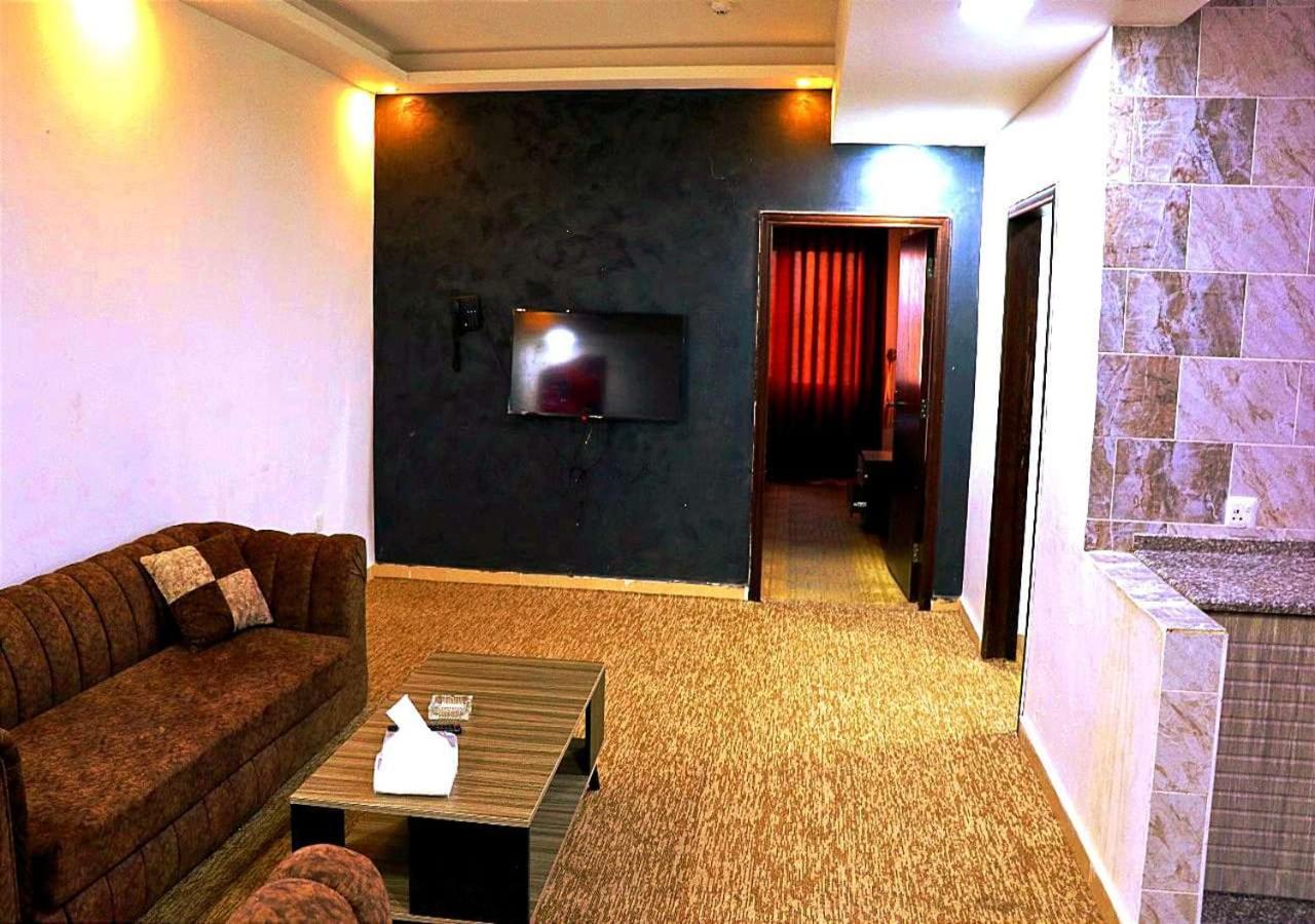 Three-Bedroom Apartment - Photo 15