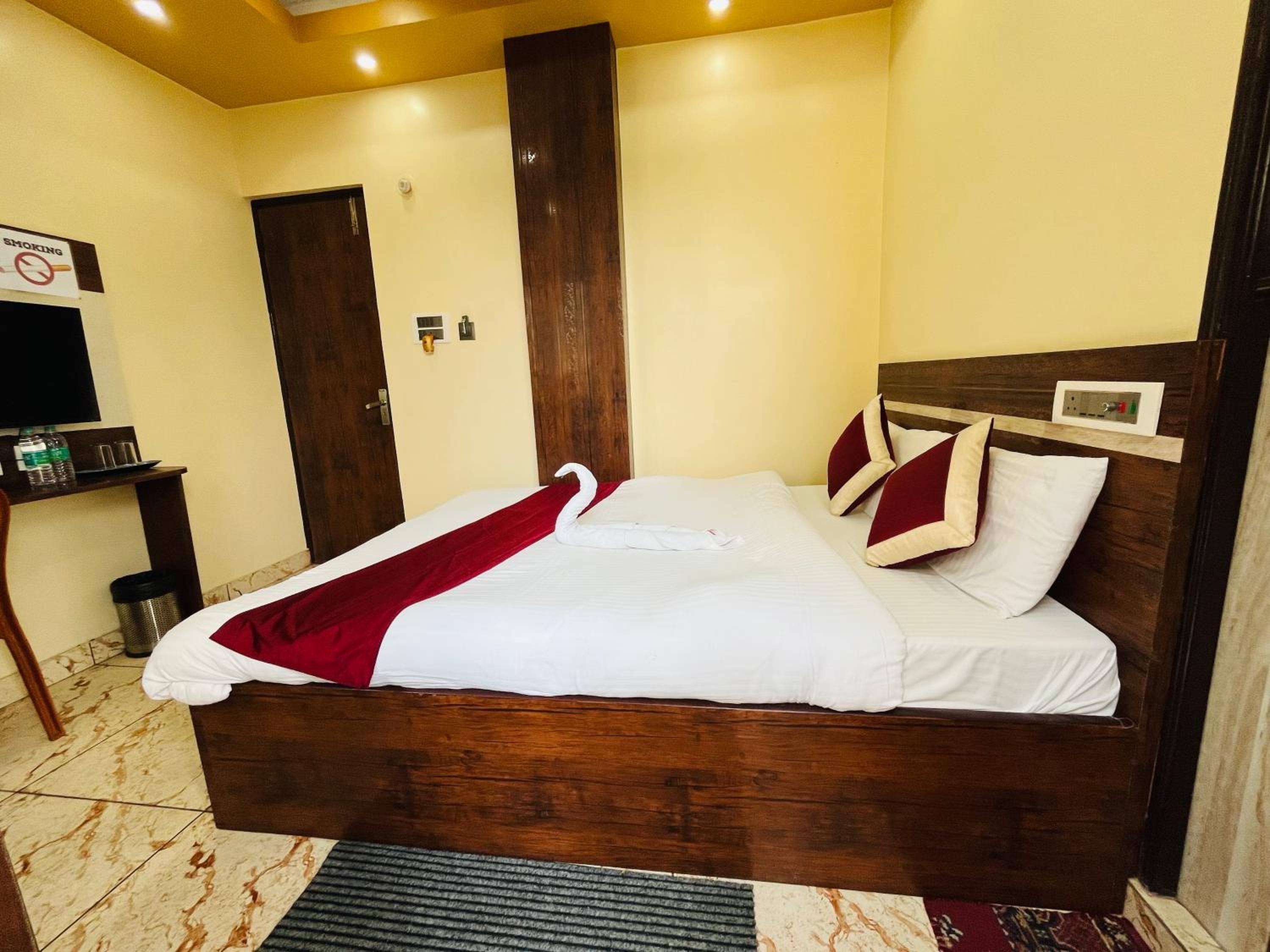 Standard Double Room - Photo 11