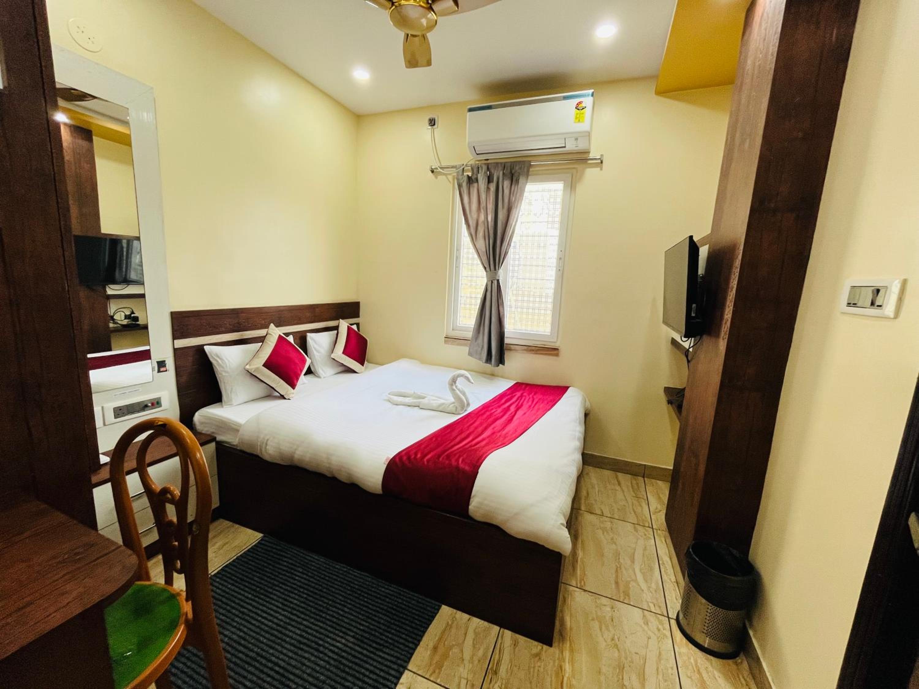 Standard Double Room - Photo 13