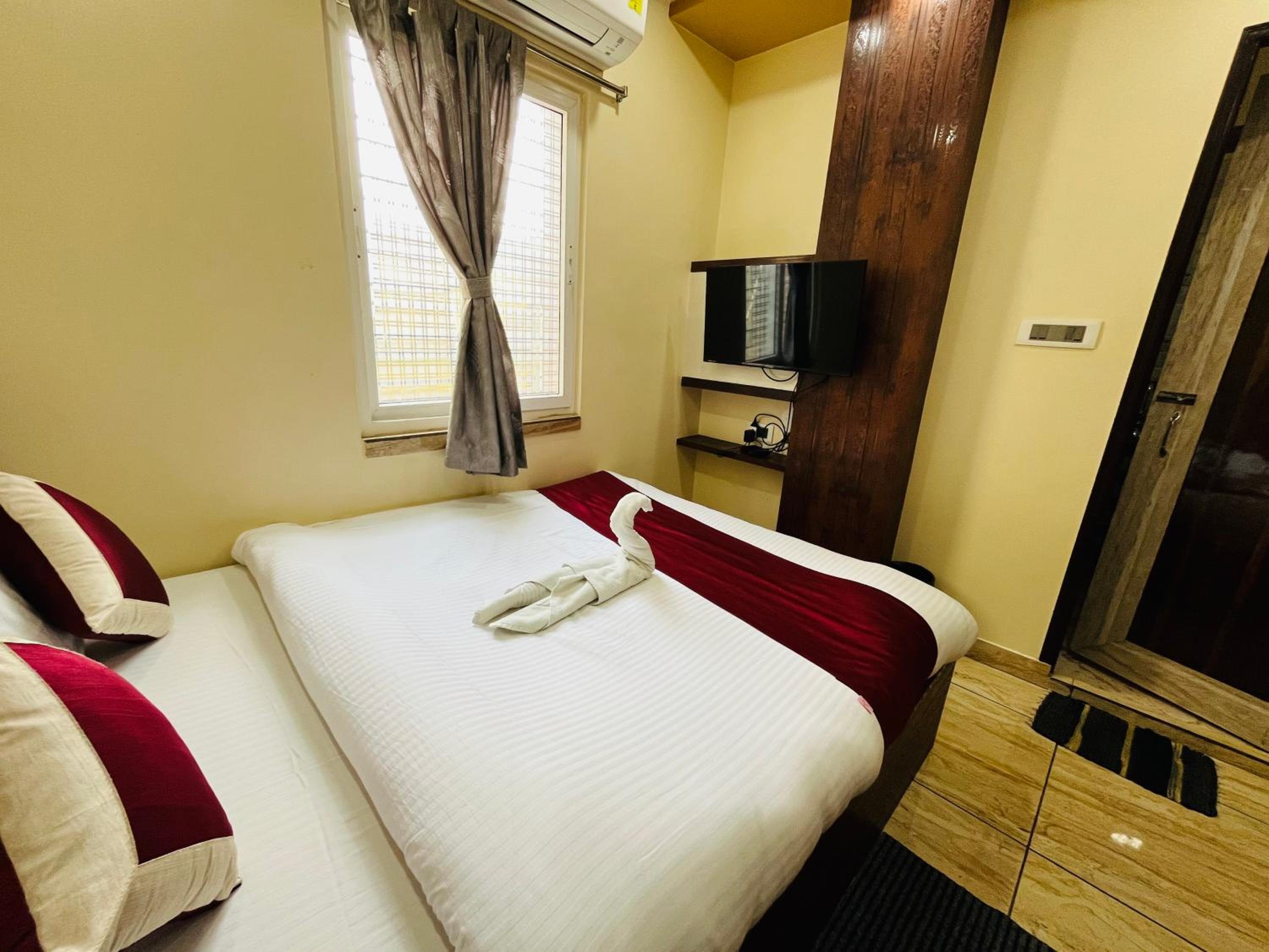 Standard Double Room - Photo 9