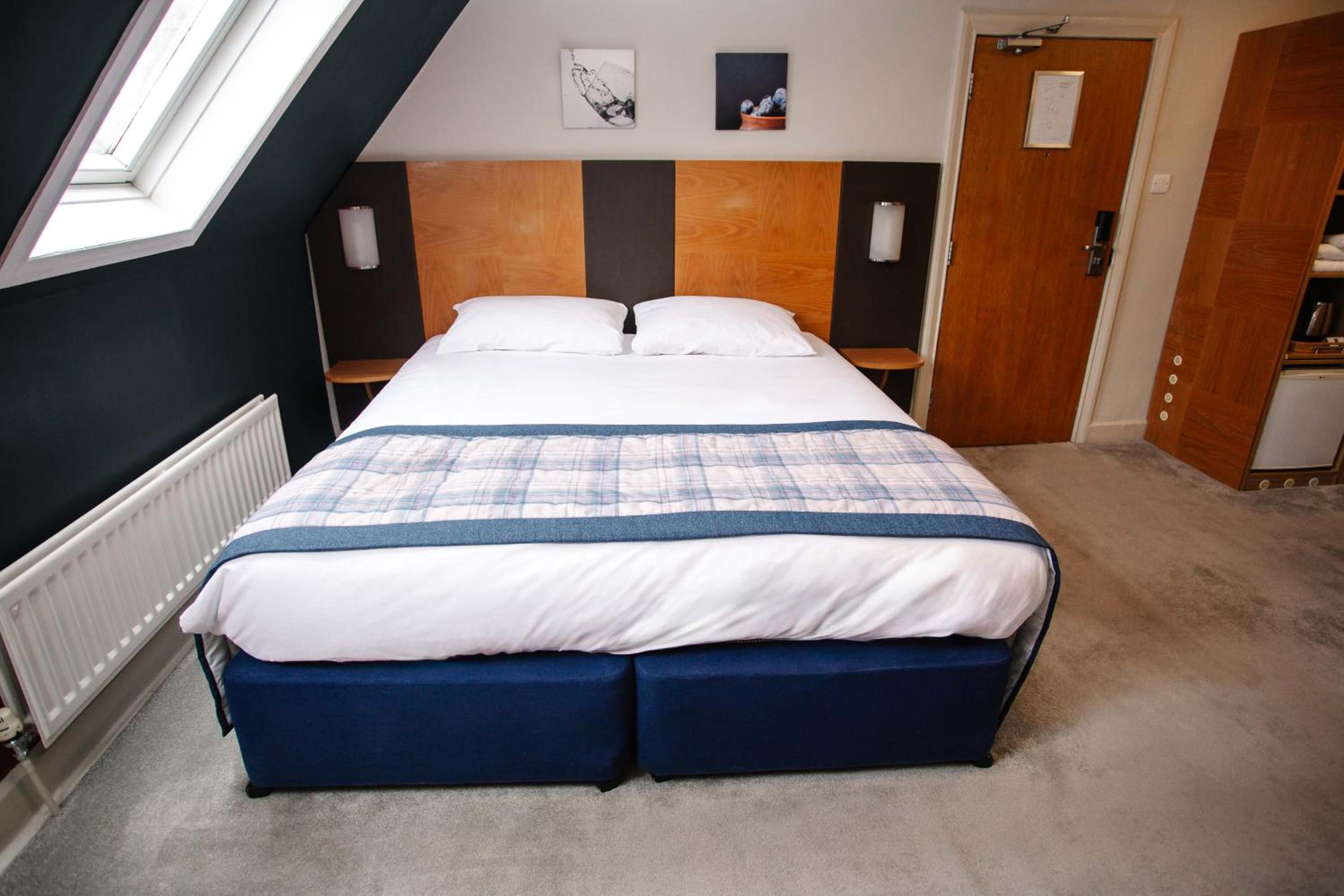 Large Double or Twin Room photo 3