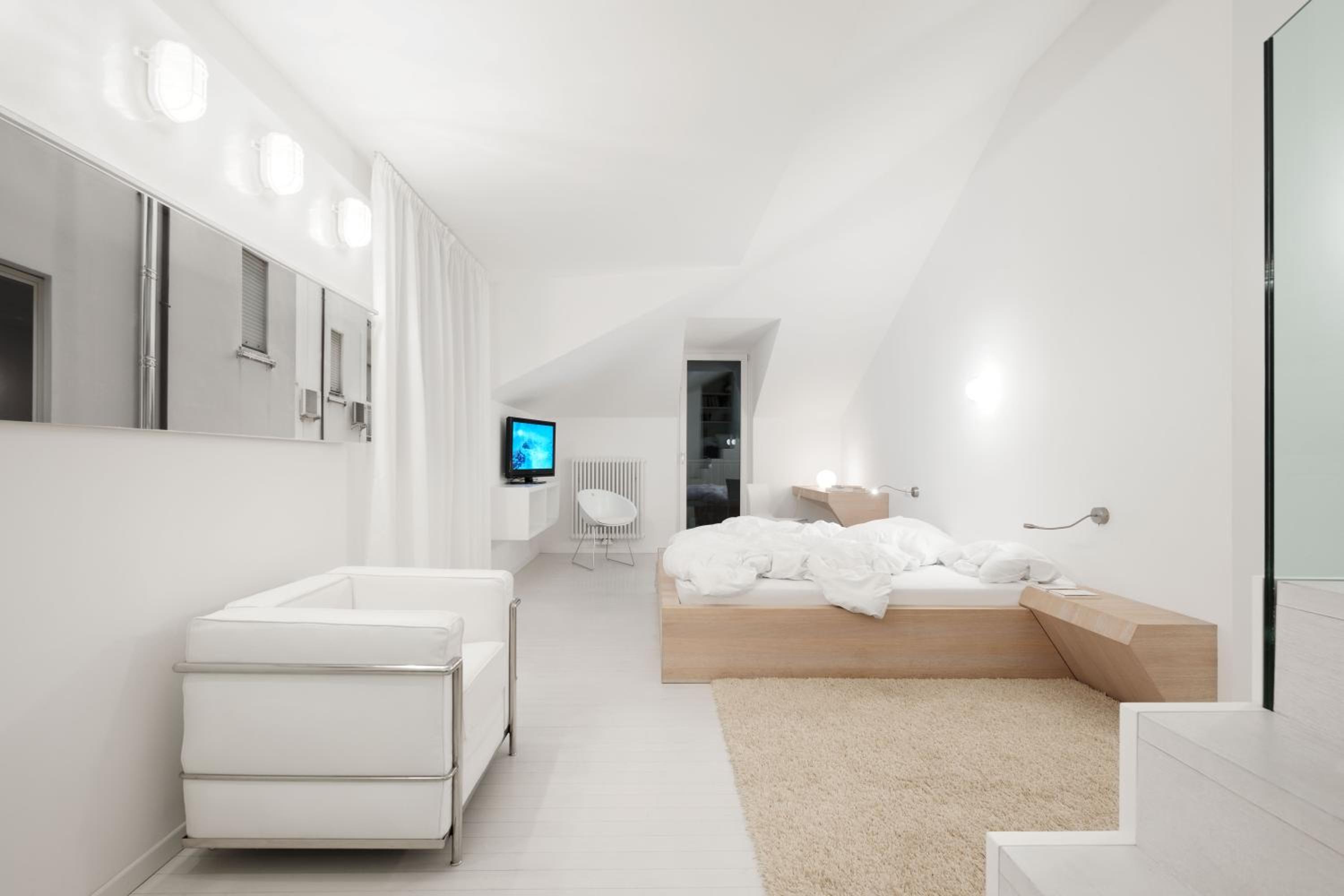 Loft Suite with Hot Tub - Photo 6
