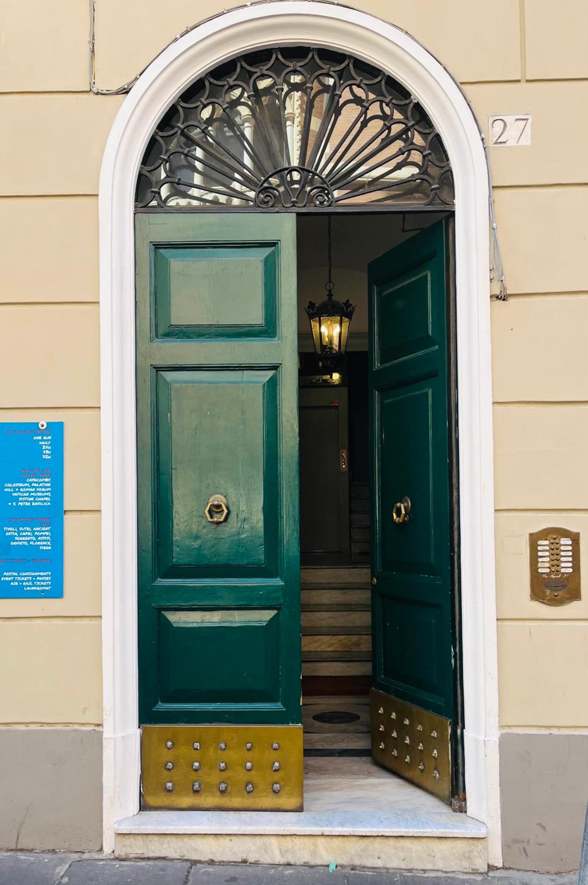 One-Bedroom Apartment with Terrace photo 2