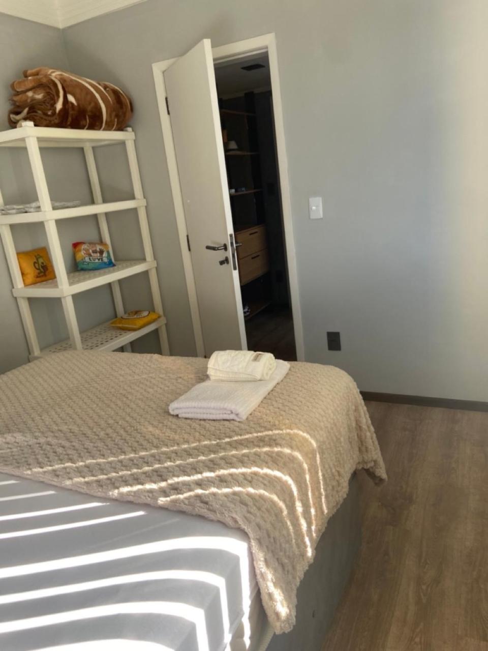One-Bedroom Apartment photo 3