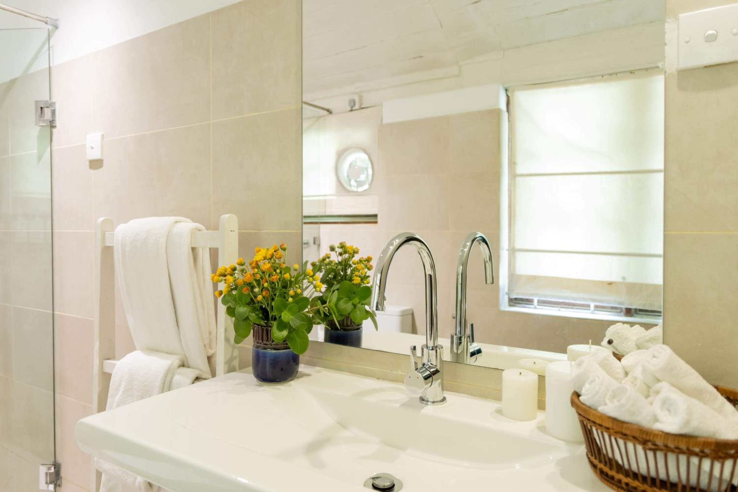 Bungalow Room with a Free Beverage - Photo 8
