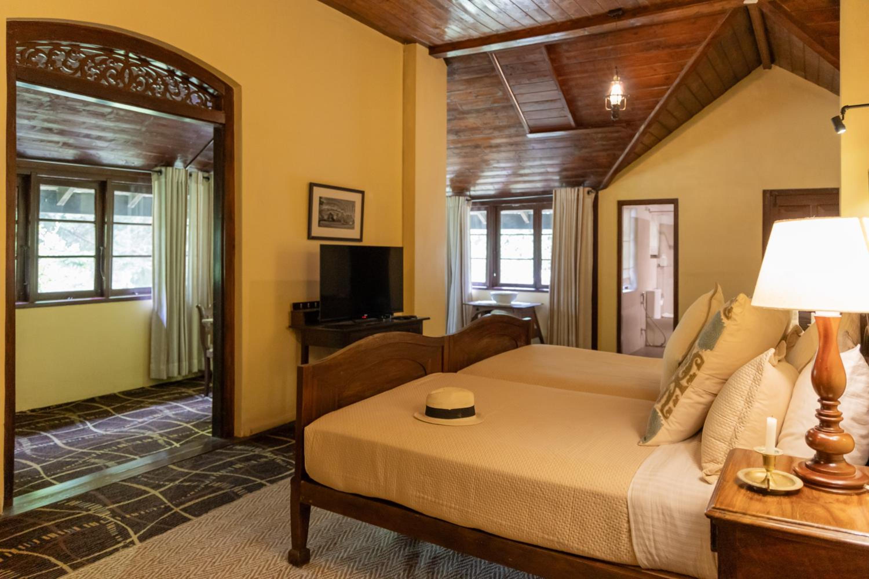 Bungalow Room with a Free Beverage - Photo 1