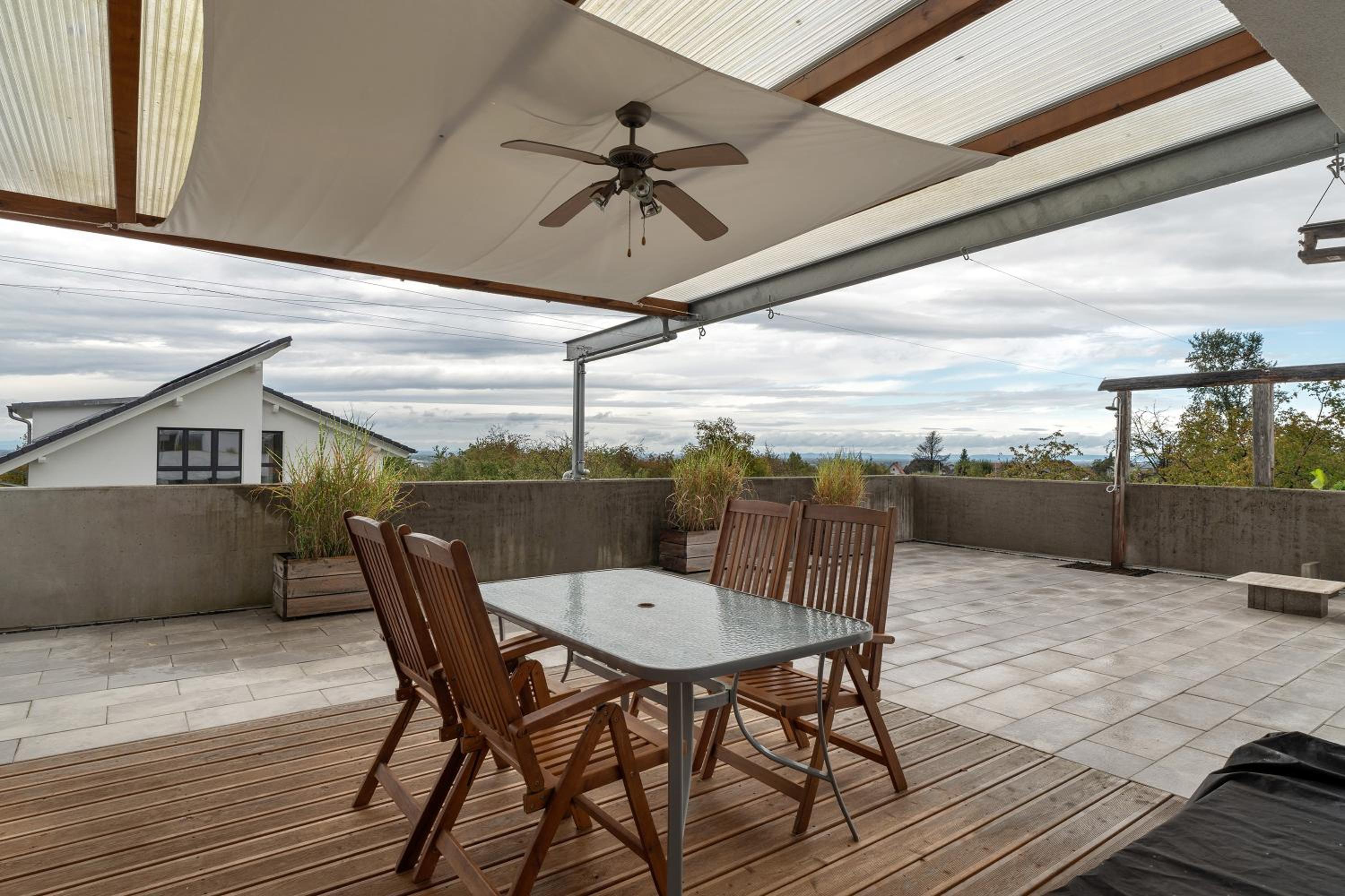 Two-Bedroom Deluxe Apartment with Garden View photo 2