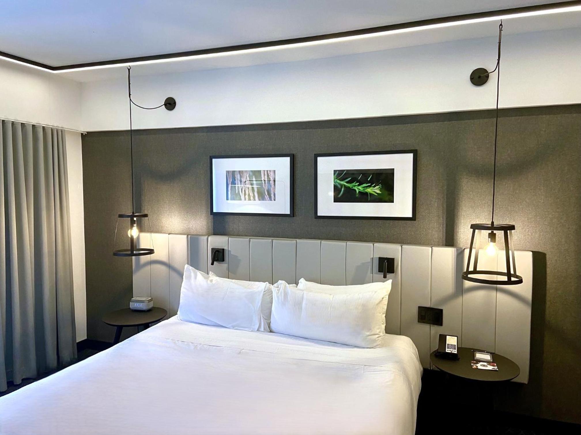Standard Room, 1 Queen Bed - Photo 1