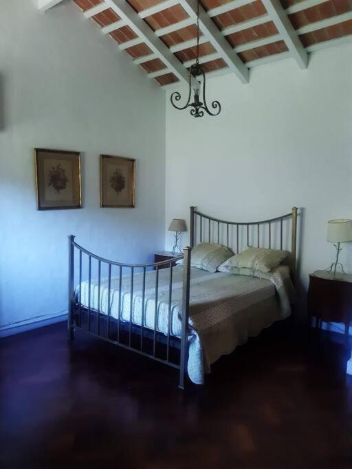 Five-Bedroom House photo 1