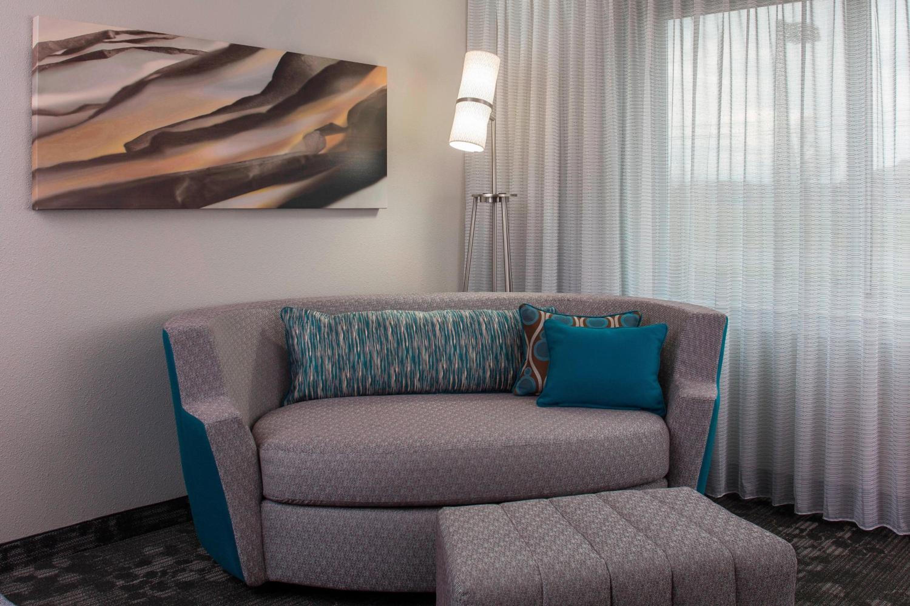 1 Bedroom Larger Suite, 1 King, Sofa bed - Photo 6
