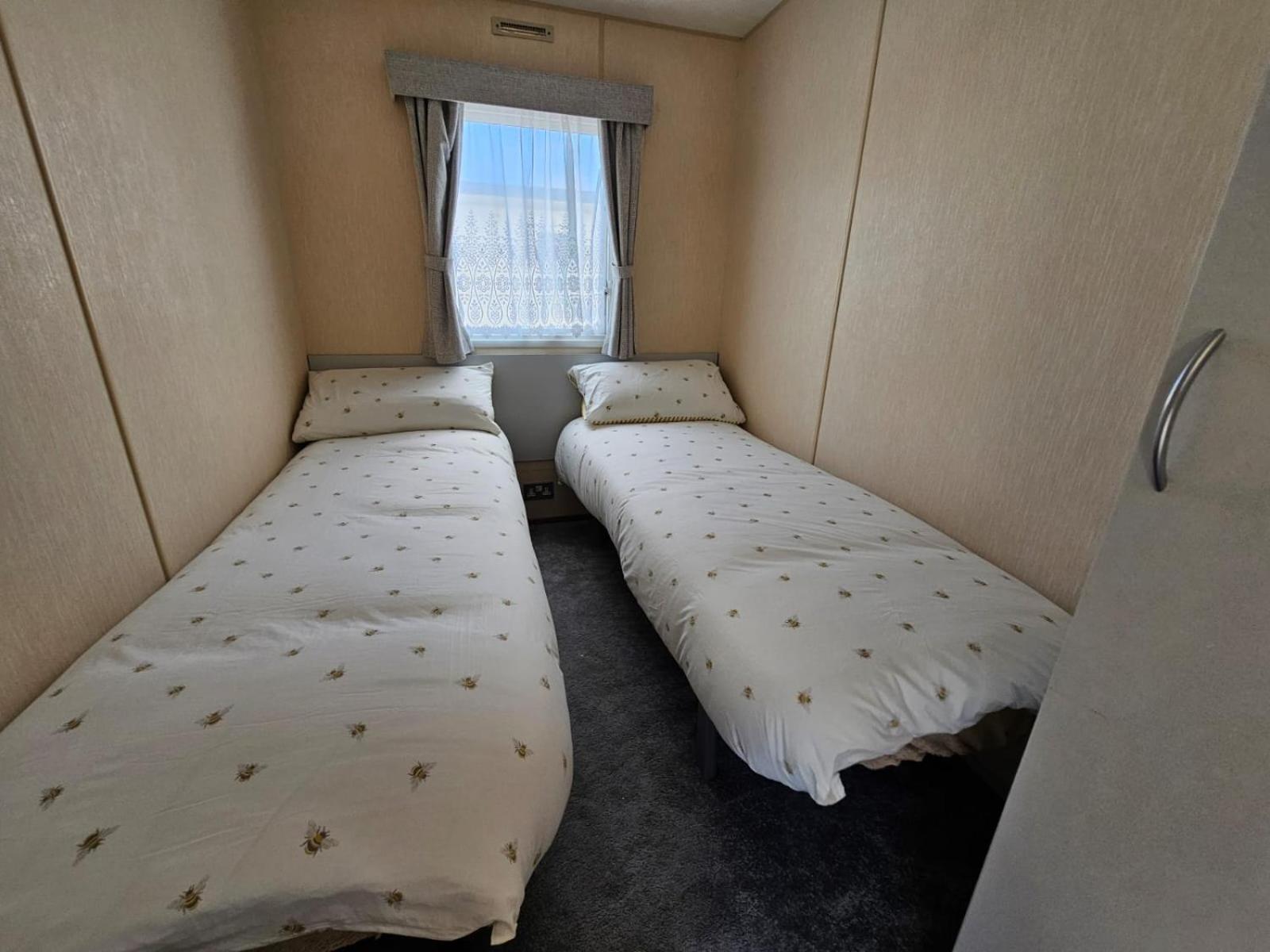 Mobile Home photo 2