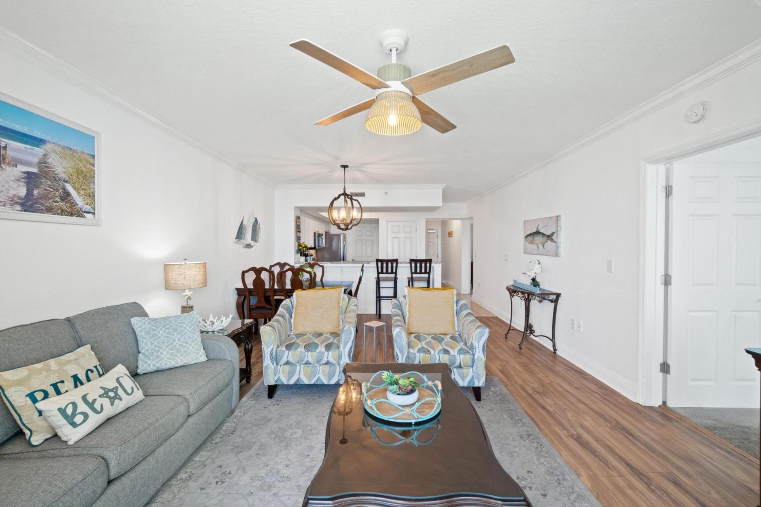 Two-Bedroom Apartment with Balcony and Sea View photo 2