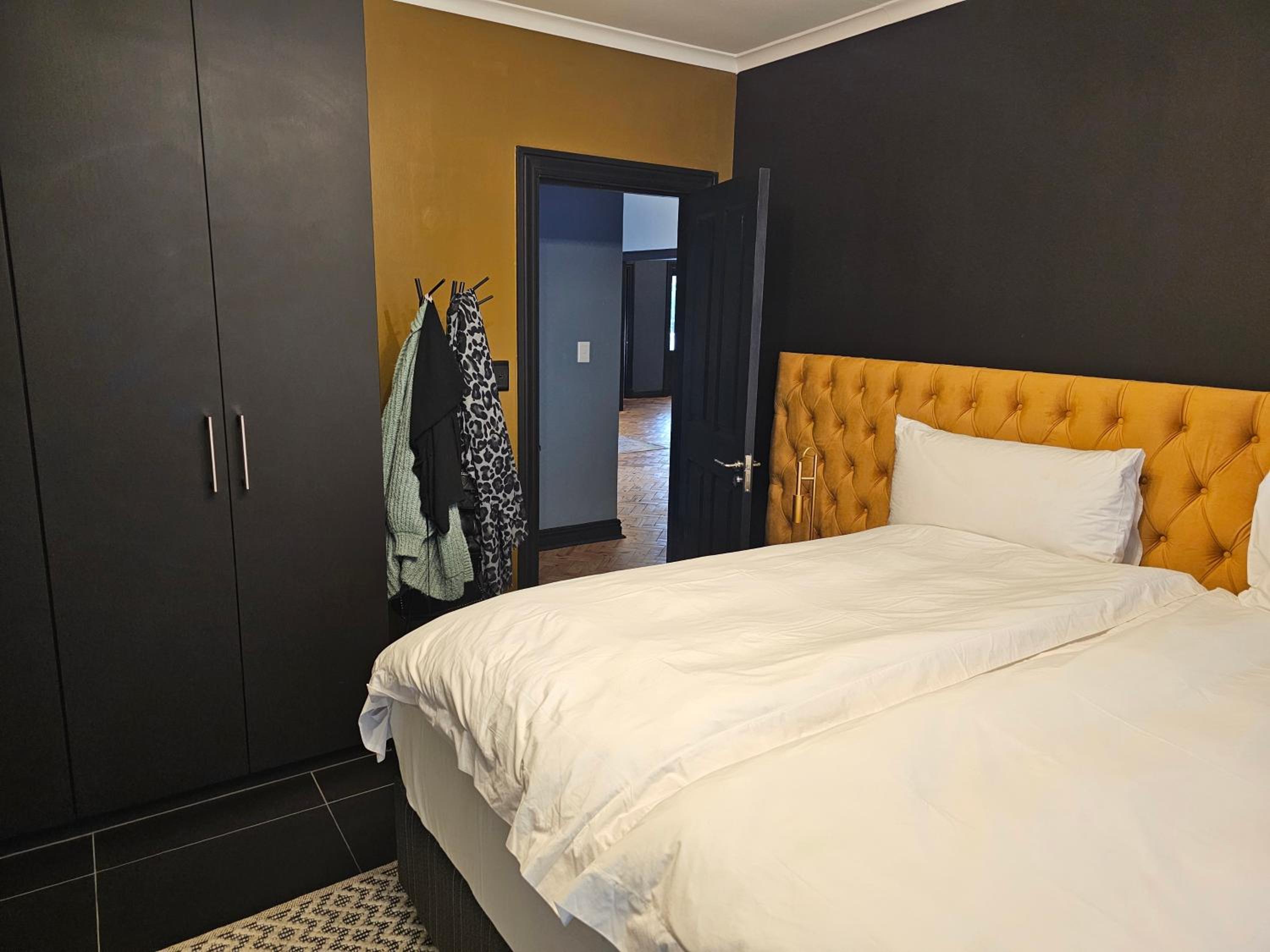 Deluxe King Suite photo 3