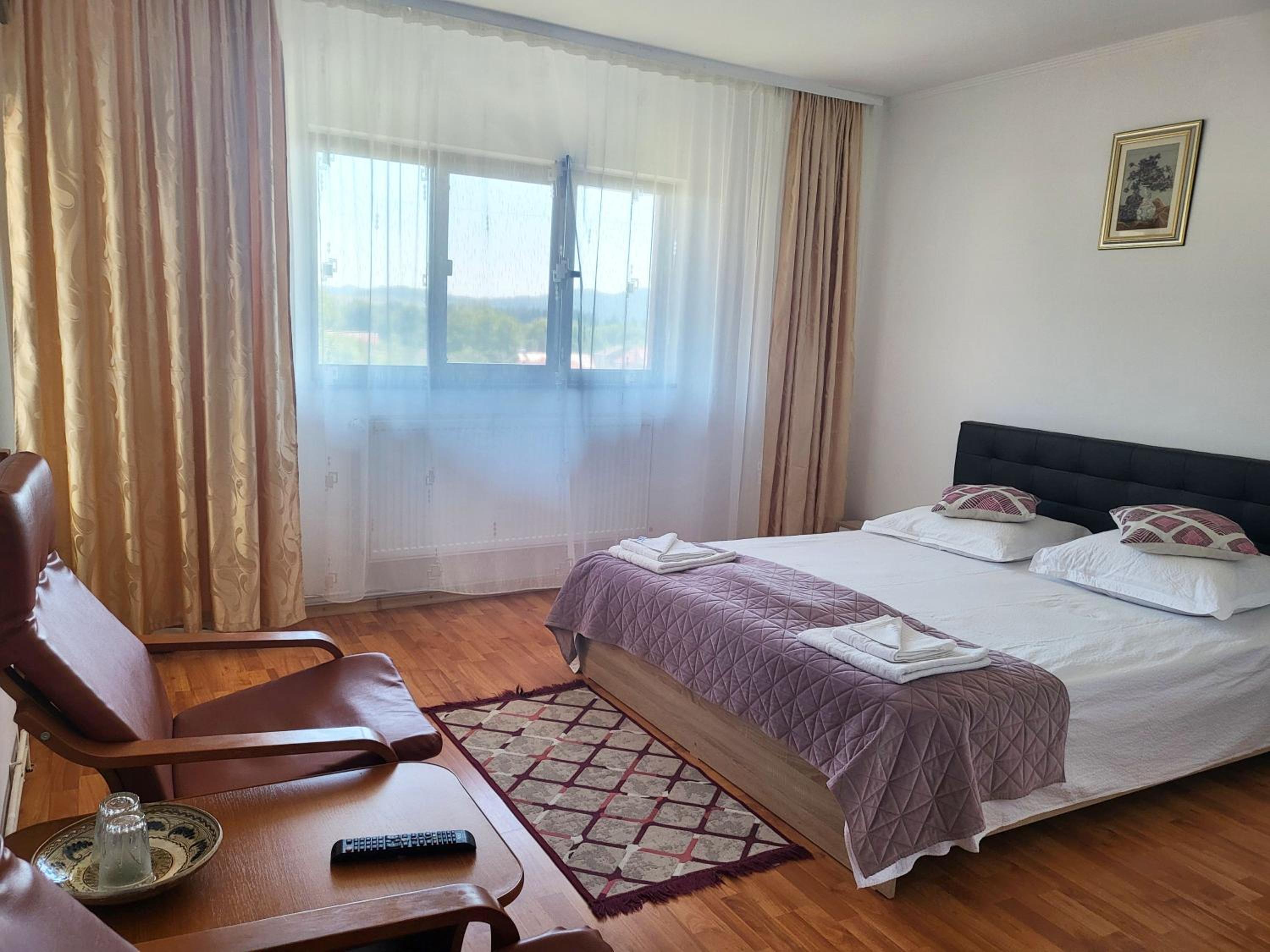 Double Room with Private Bathroom photo 1