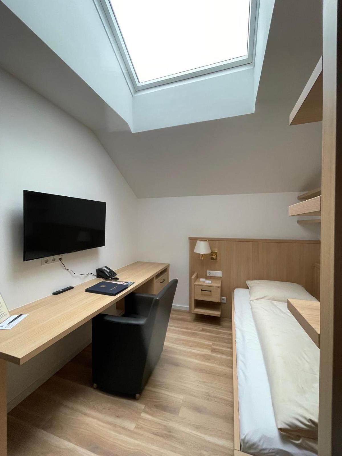 Budget Single Room - mansard photo 2