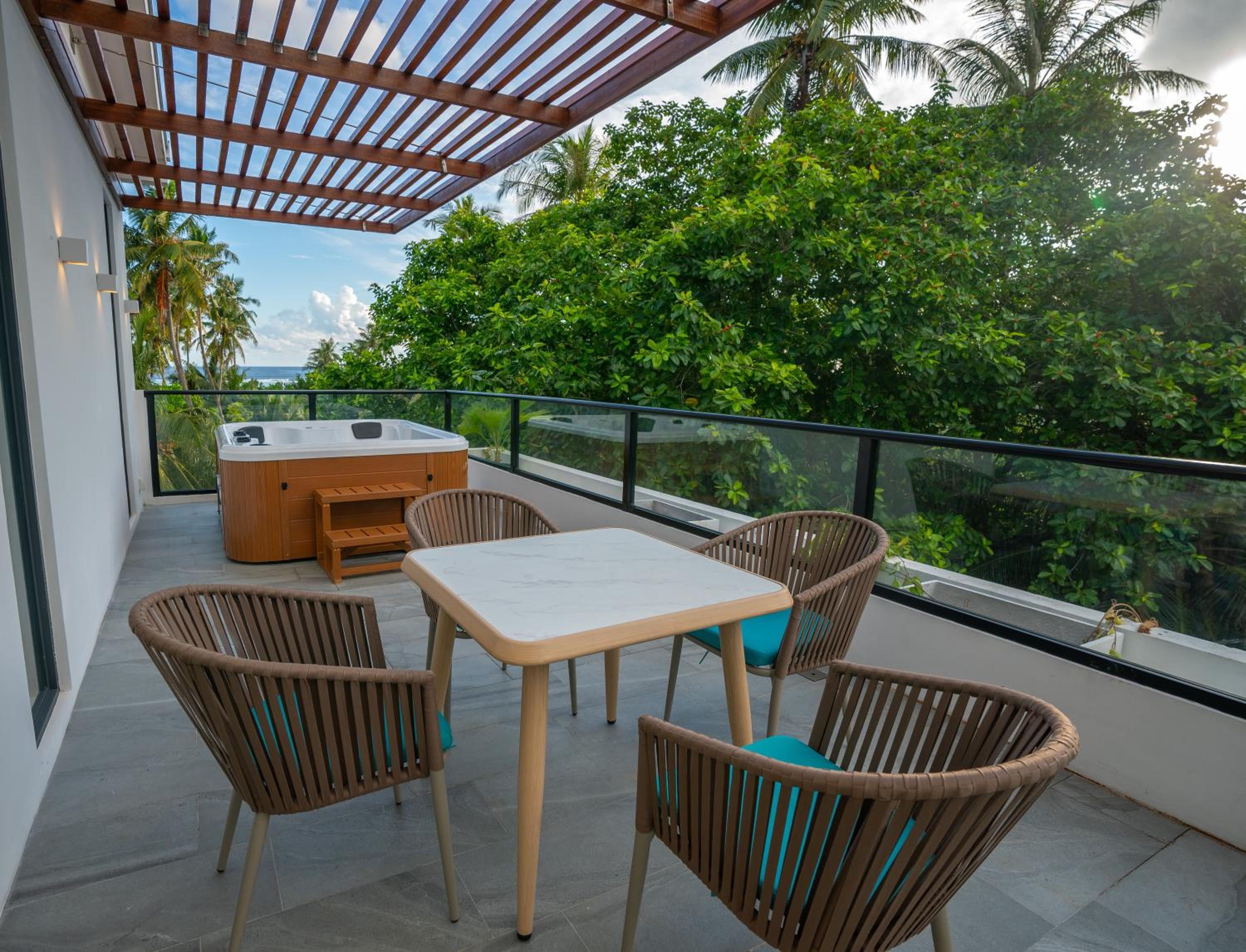 Deluxe Suite with Sea View photo 3