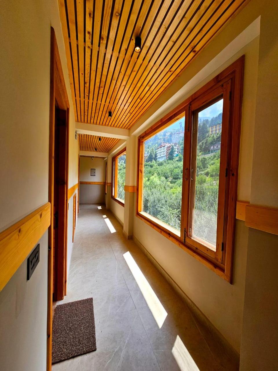 King Room with Balcony - Photo 31
