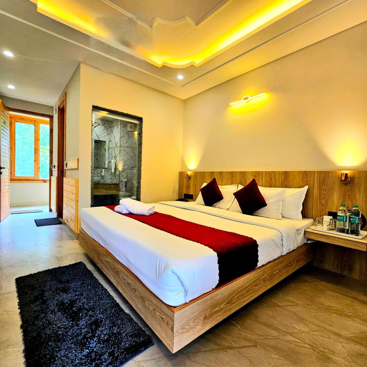 King Room with Balcony - Photo 29