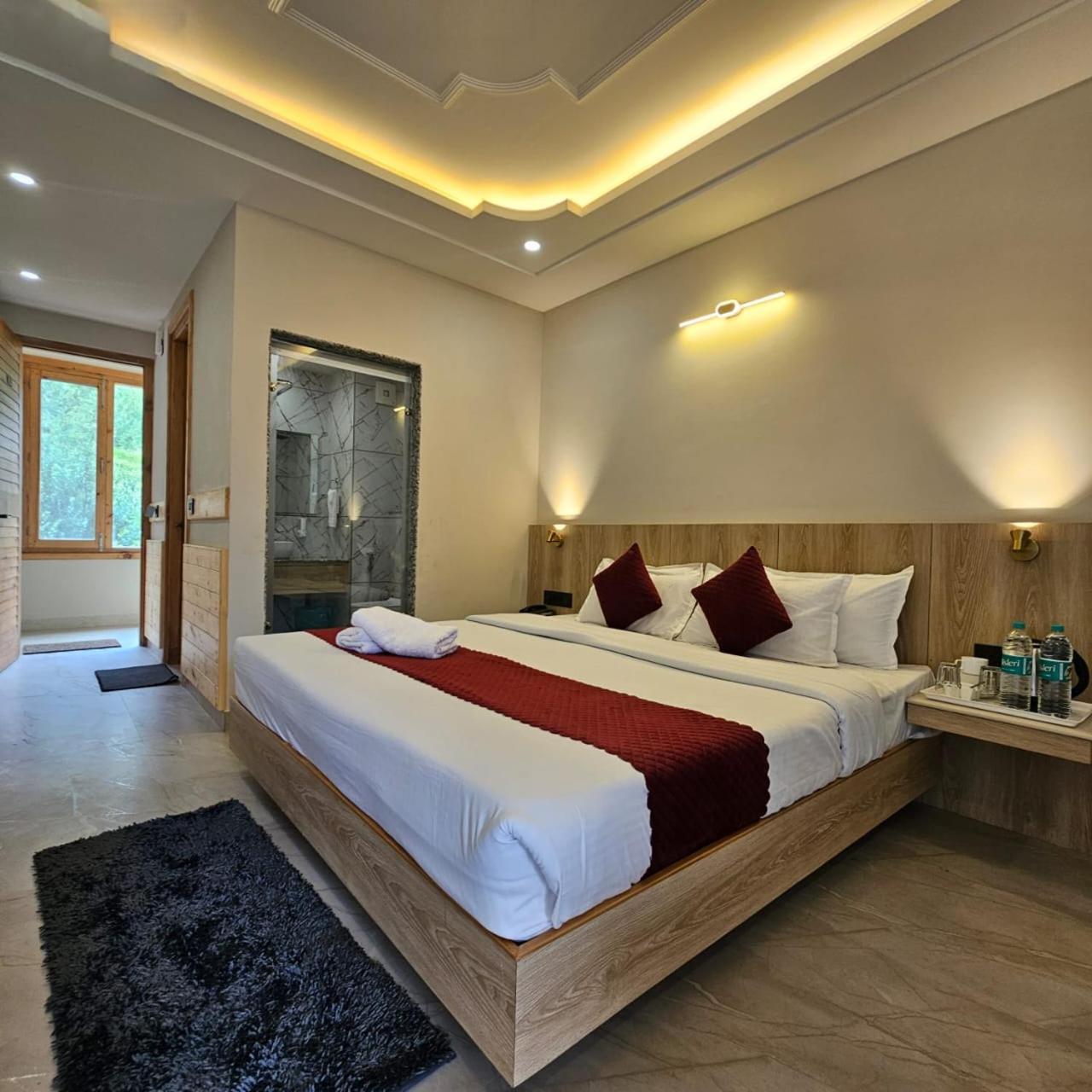 King Room with Balcony - Photo 1