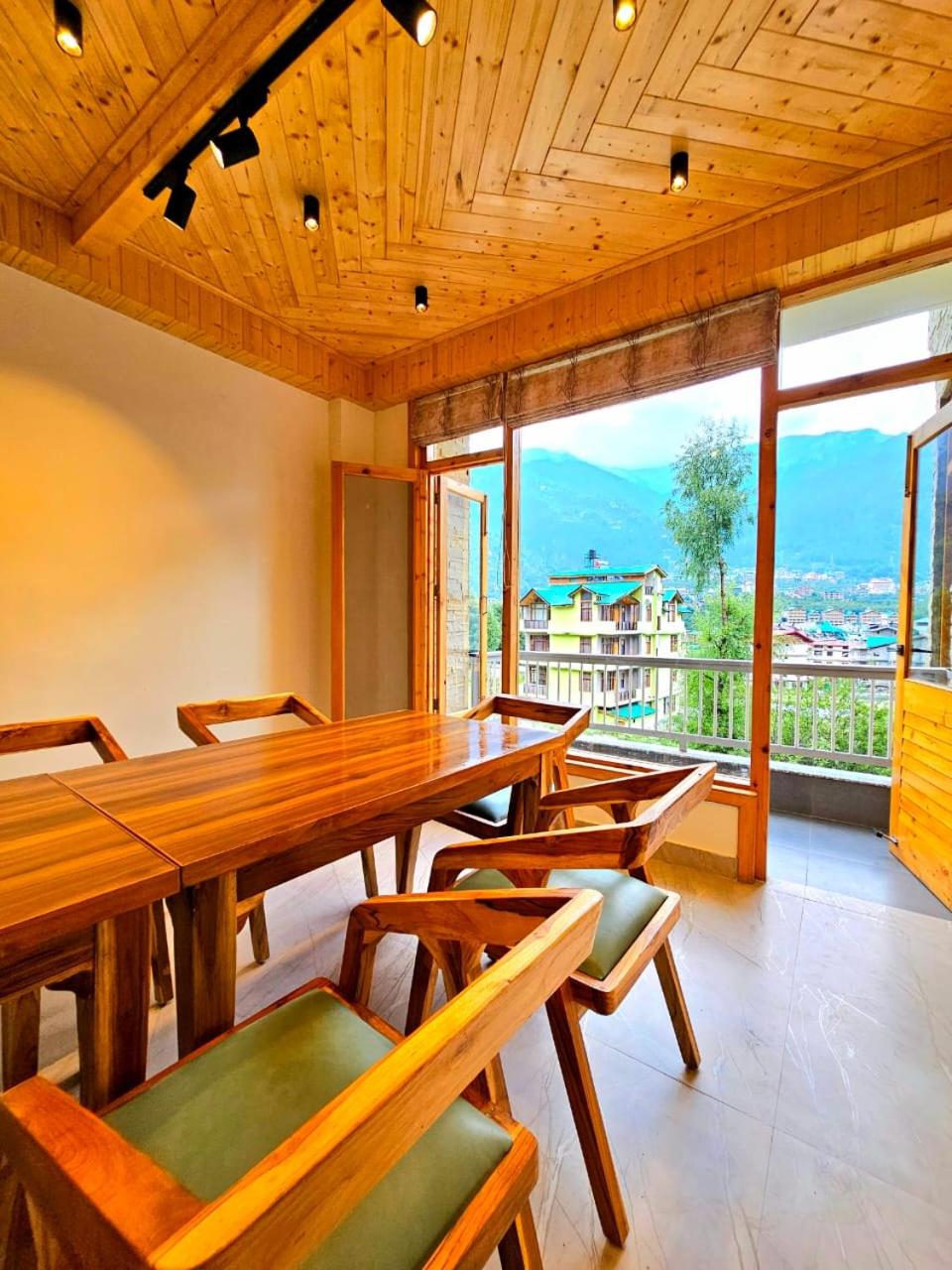 King Room with Balcony - Photo 26