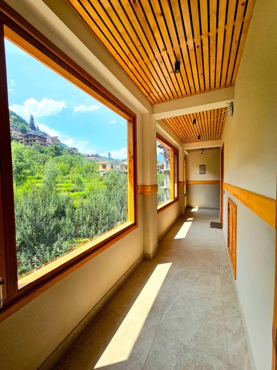 King Room with Balcony - Photo 25