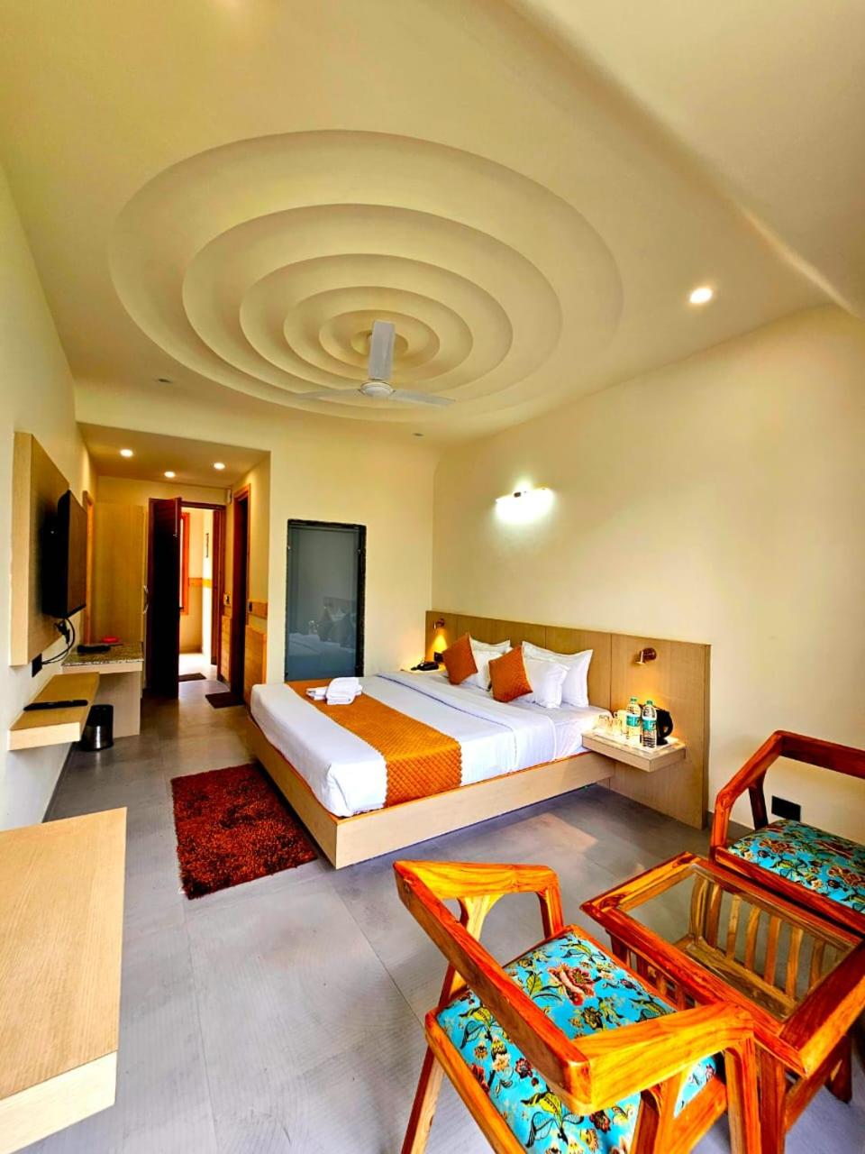 King Room with Balcony - Photo 24