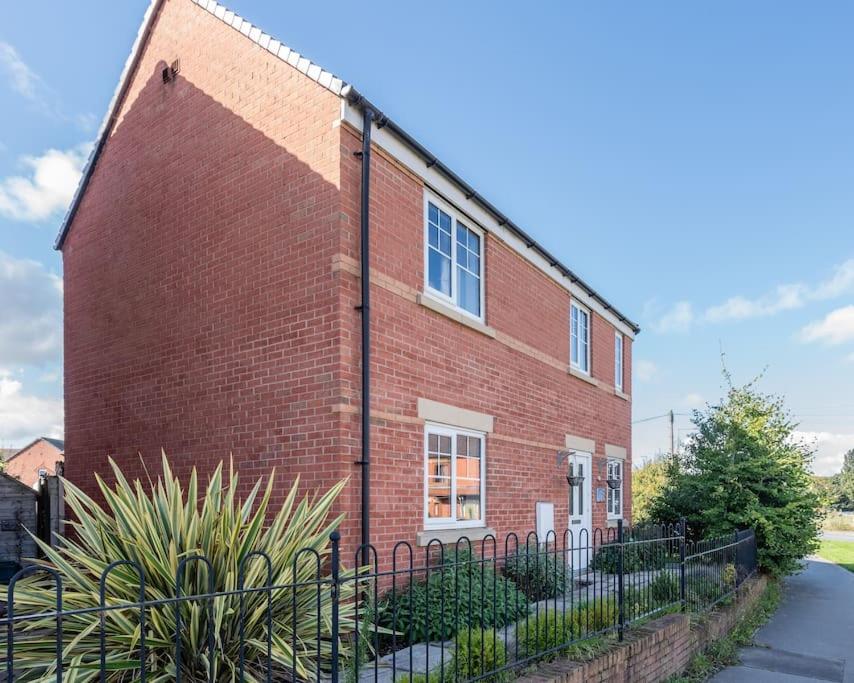 Three-Bedroom House photo 3