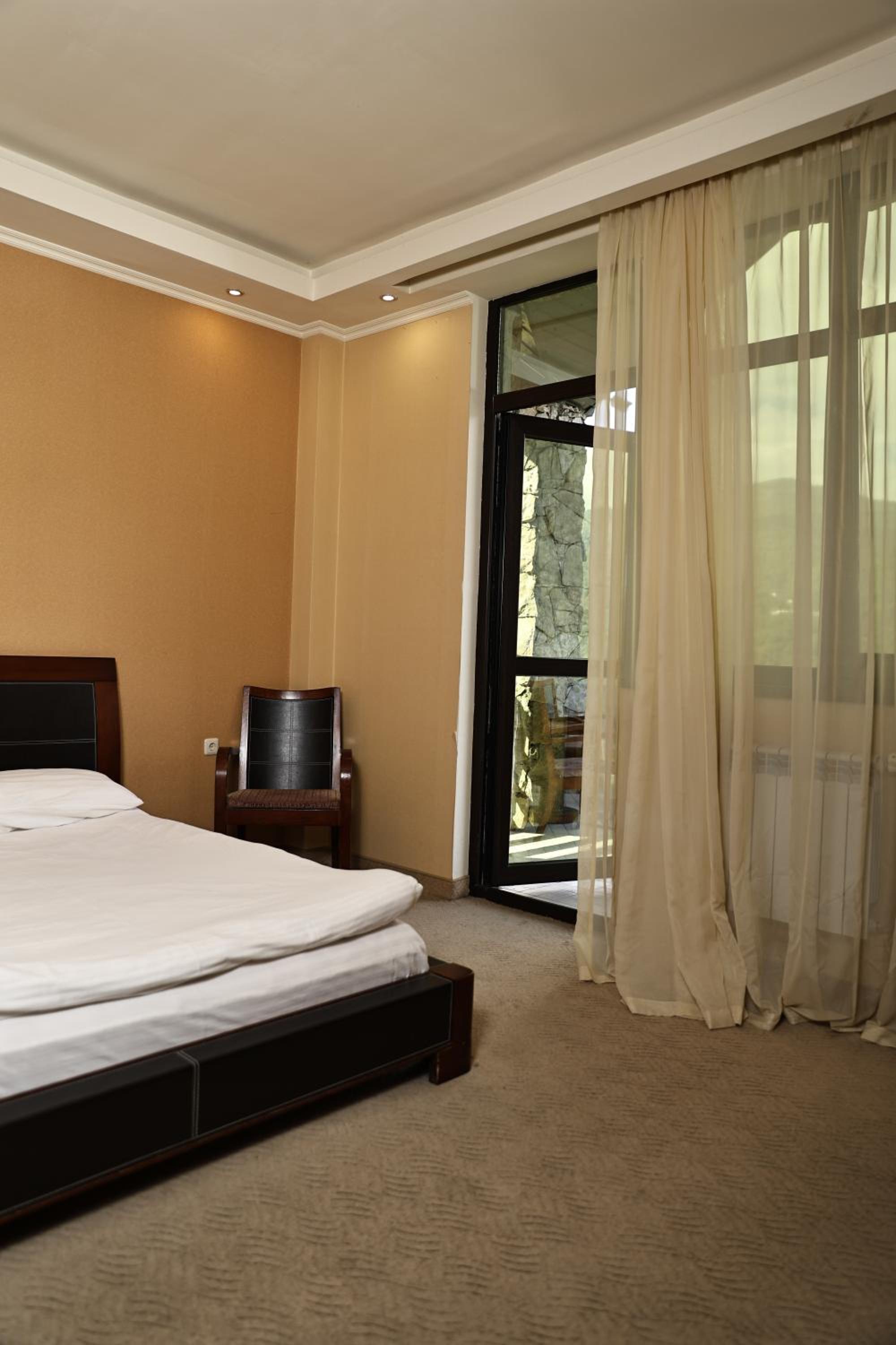 Deluxe Double Room with Balcony photo 2