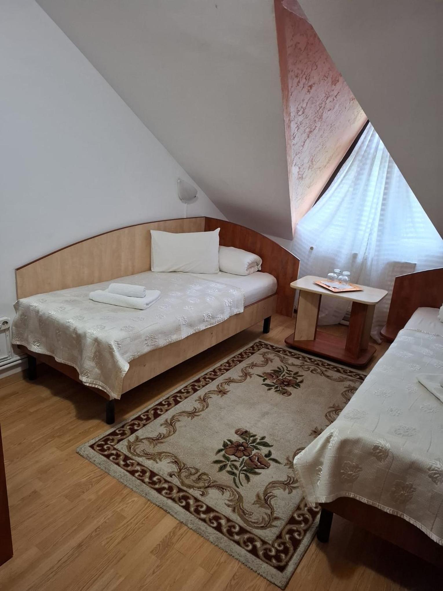 Double Room - Photo 10