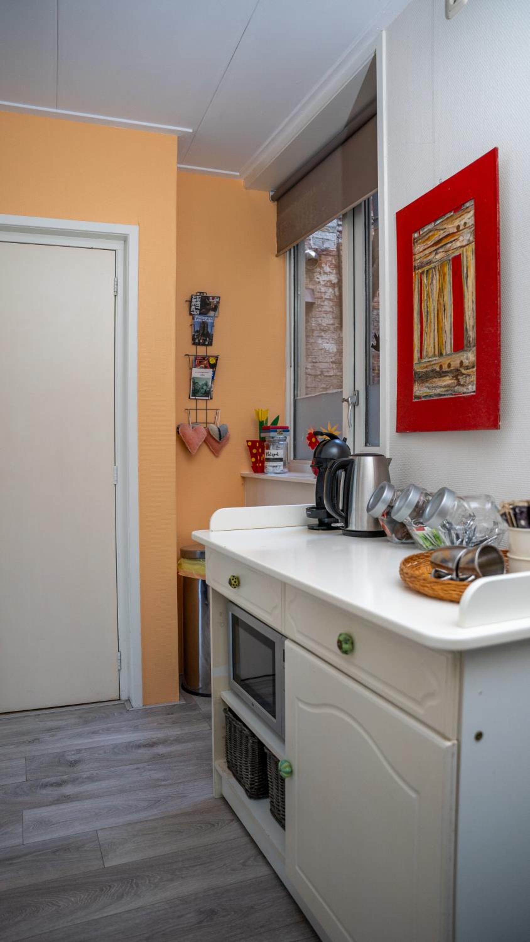 Large Double Room - Photo 6