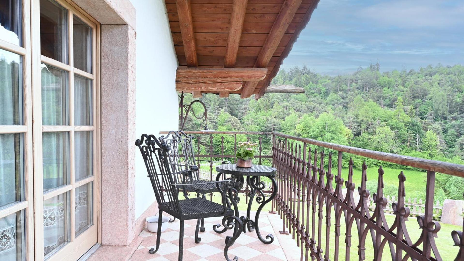 Two-Bedroom Deluxe Apartment with Garden View