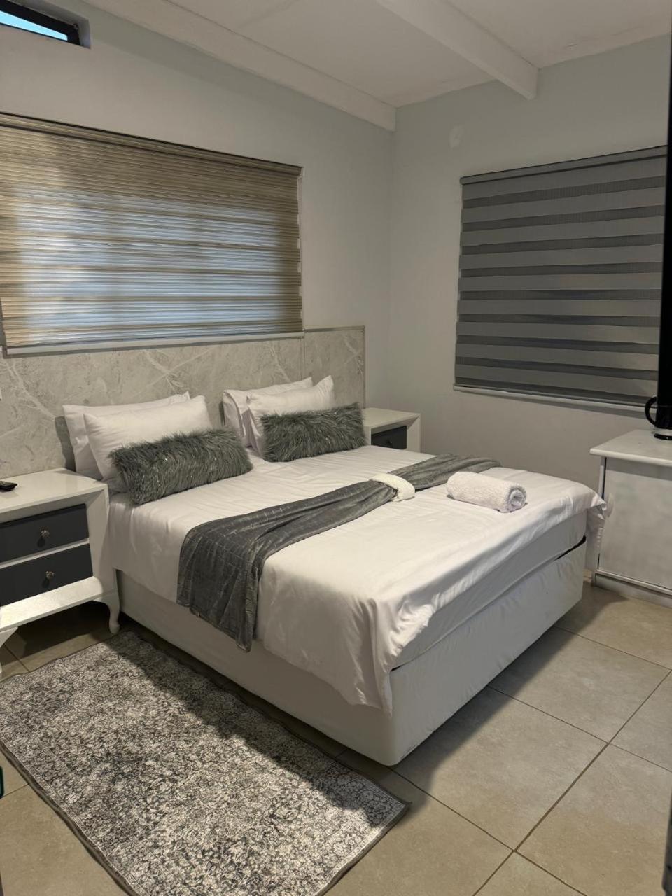 Deluxe King Room photo 3