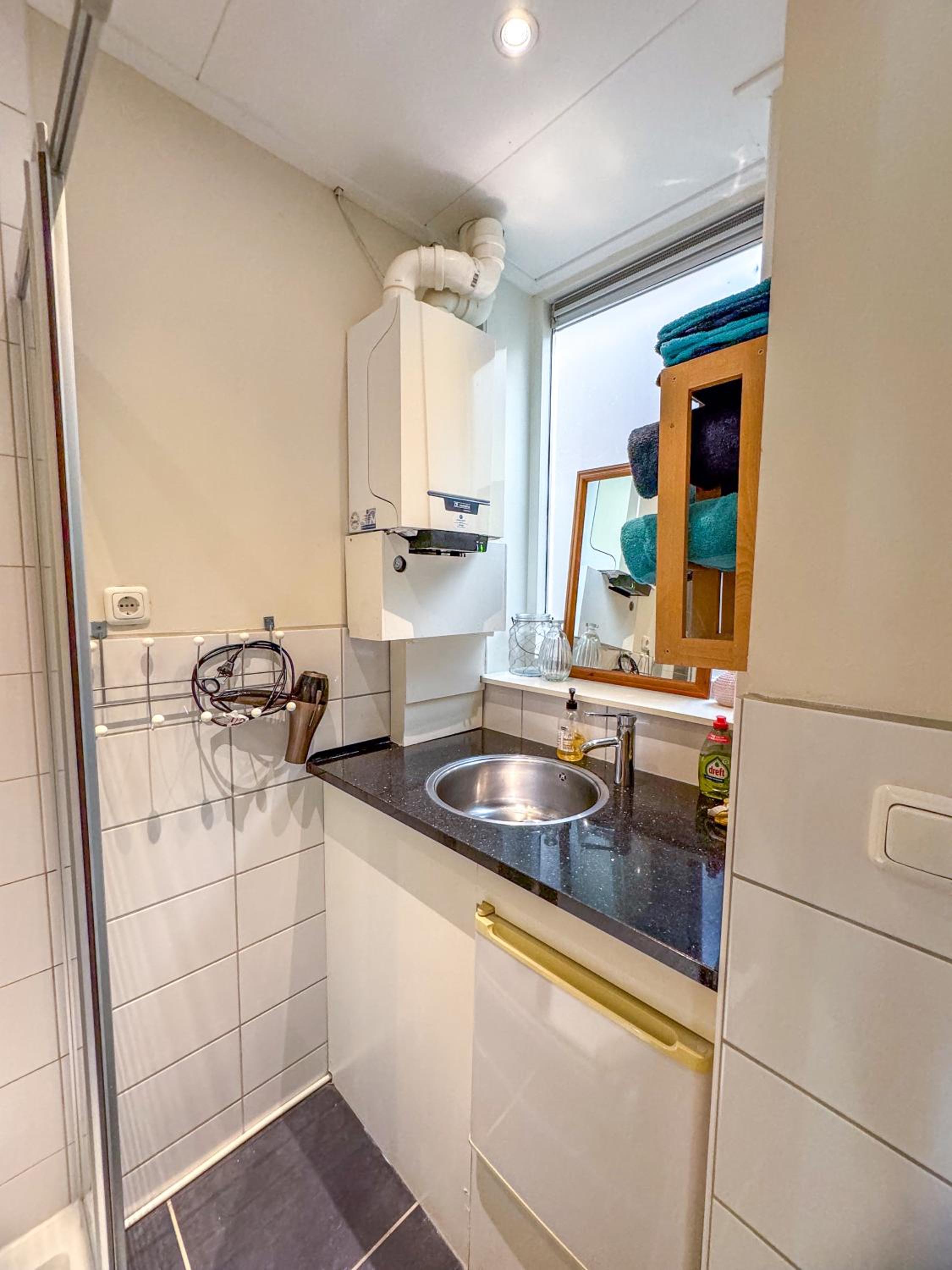 Large Double Room - Photo 8