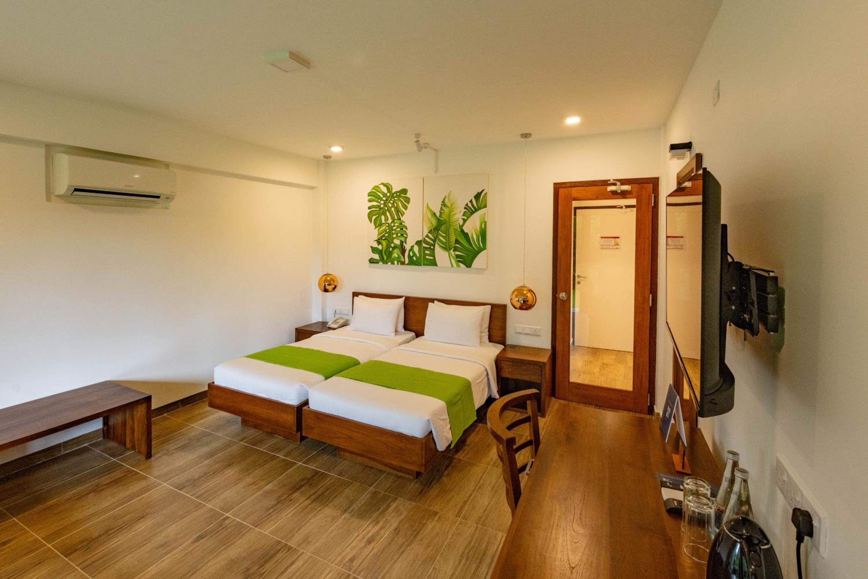 Standard Double or Twin Room with Garden View - Photo 11