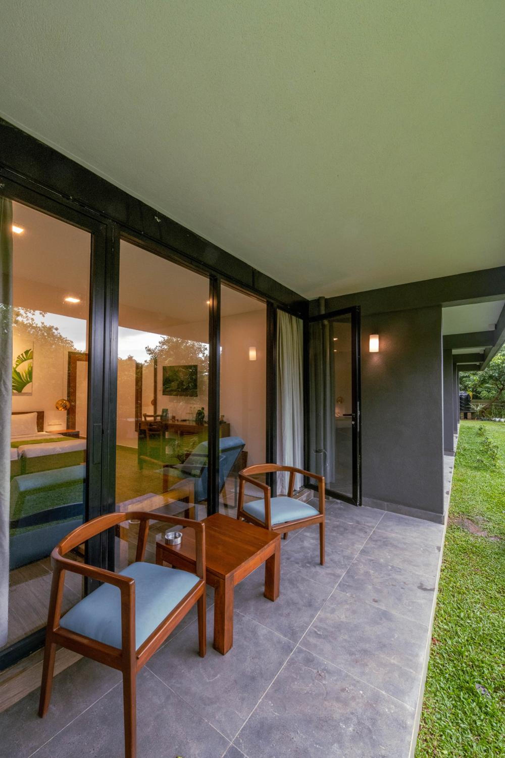 Standard Double or Twin Room with Garden View - Photo 15