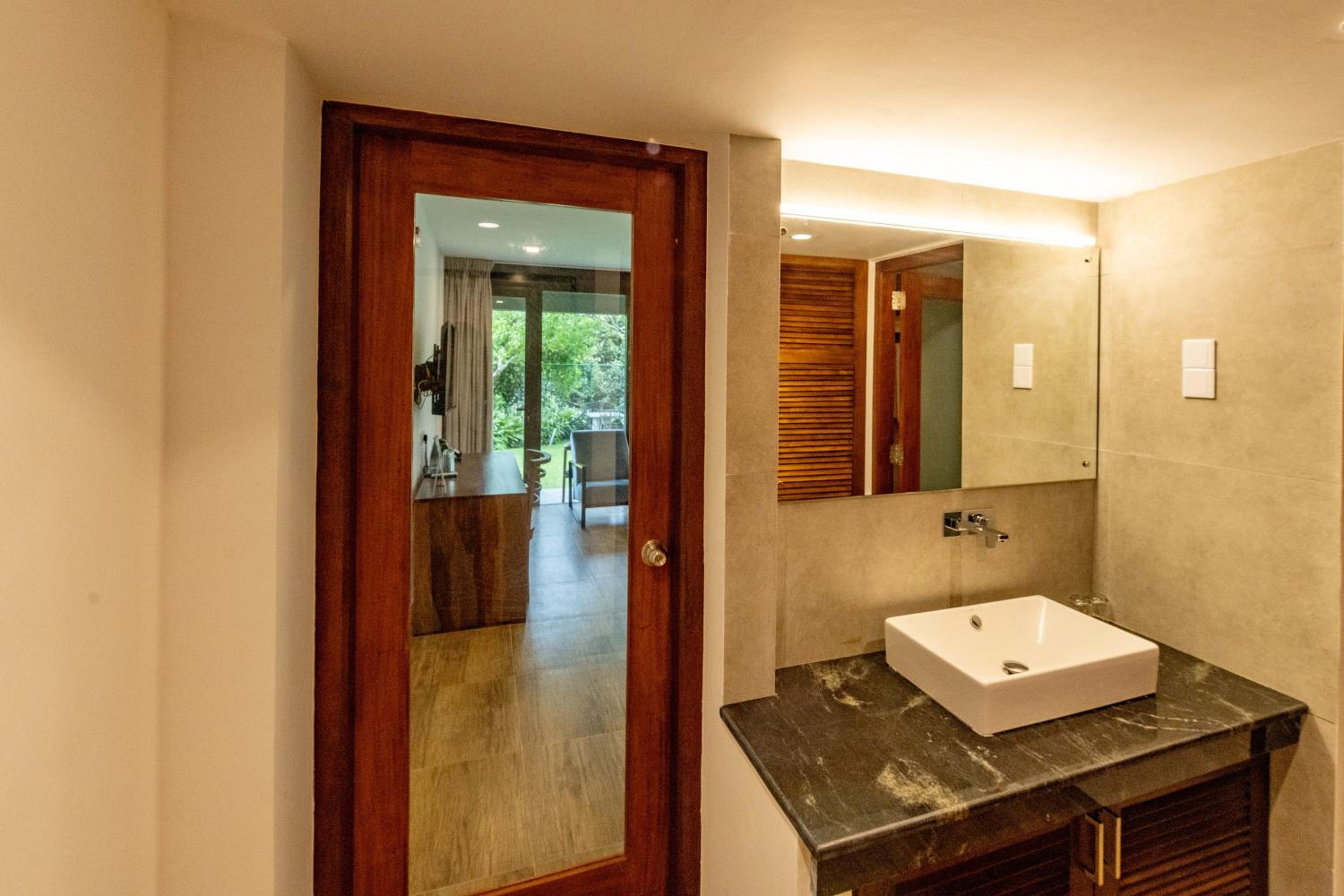 Standard Double or Twin Room with Garden View - Photo 21