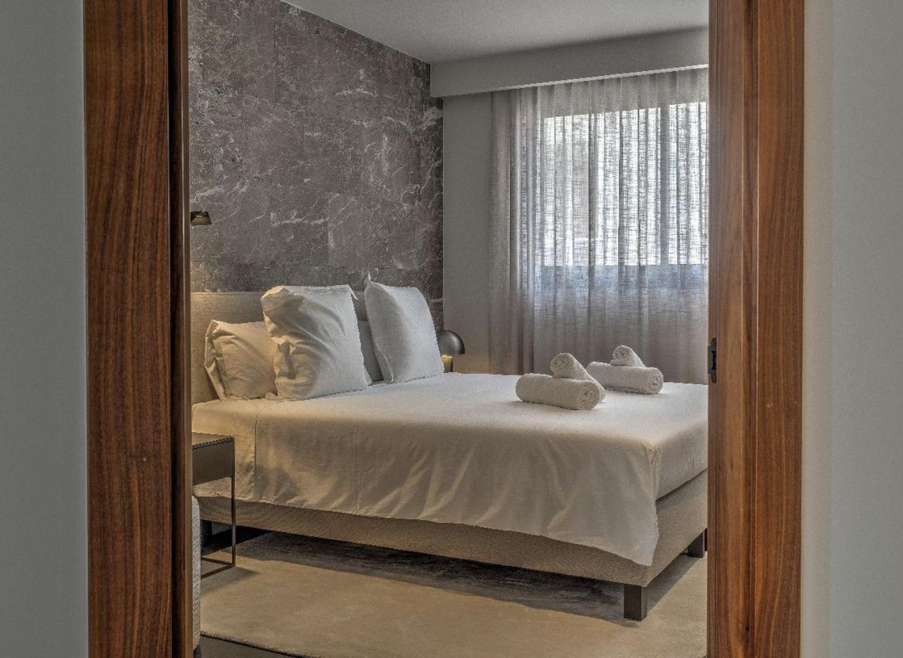 Apartamento de lujo de dos habitaciones con balcón