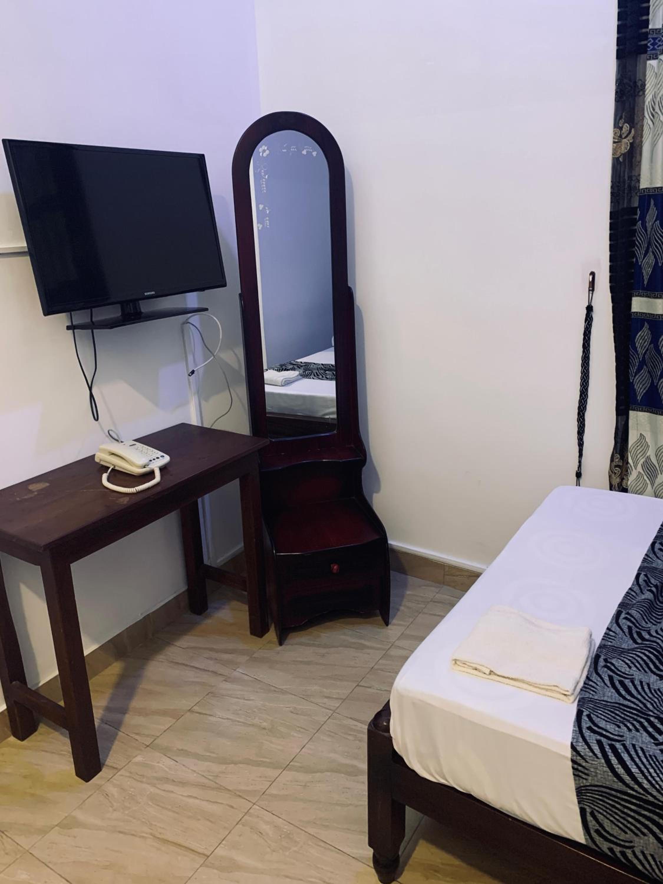 Single Room photo 3