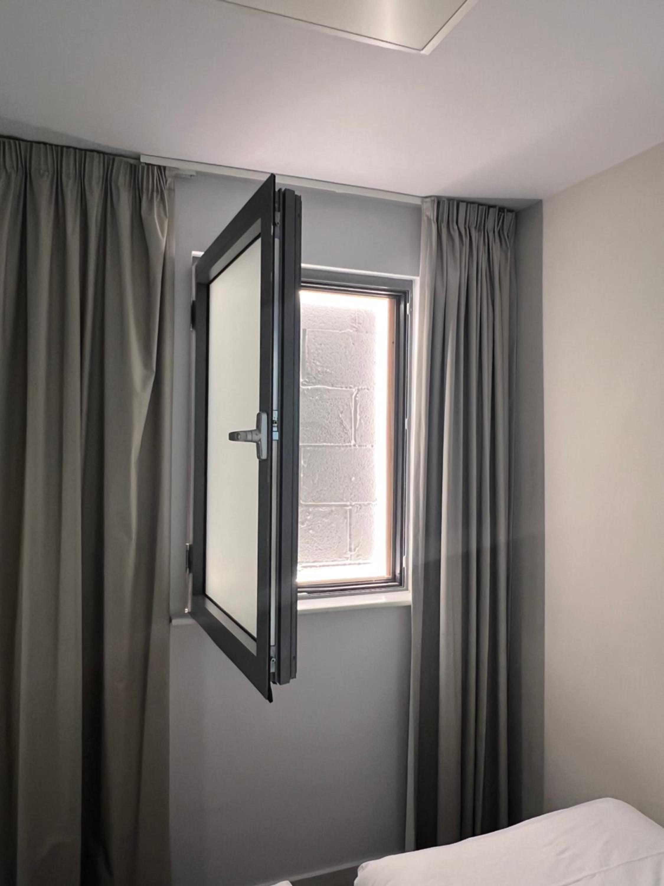 Double Room (No Window) photo 2
