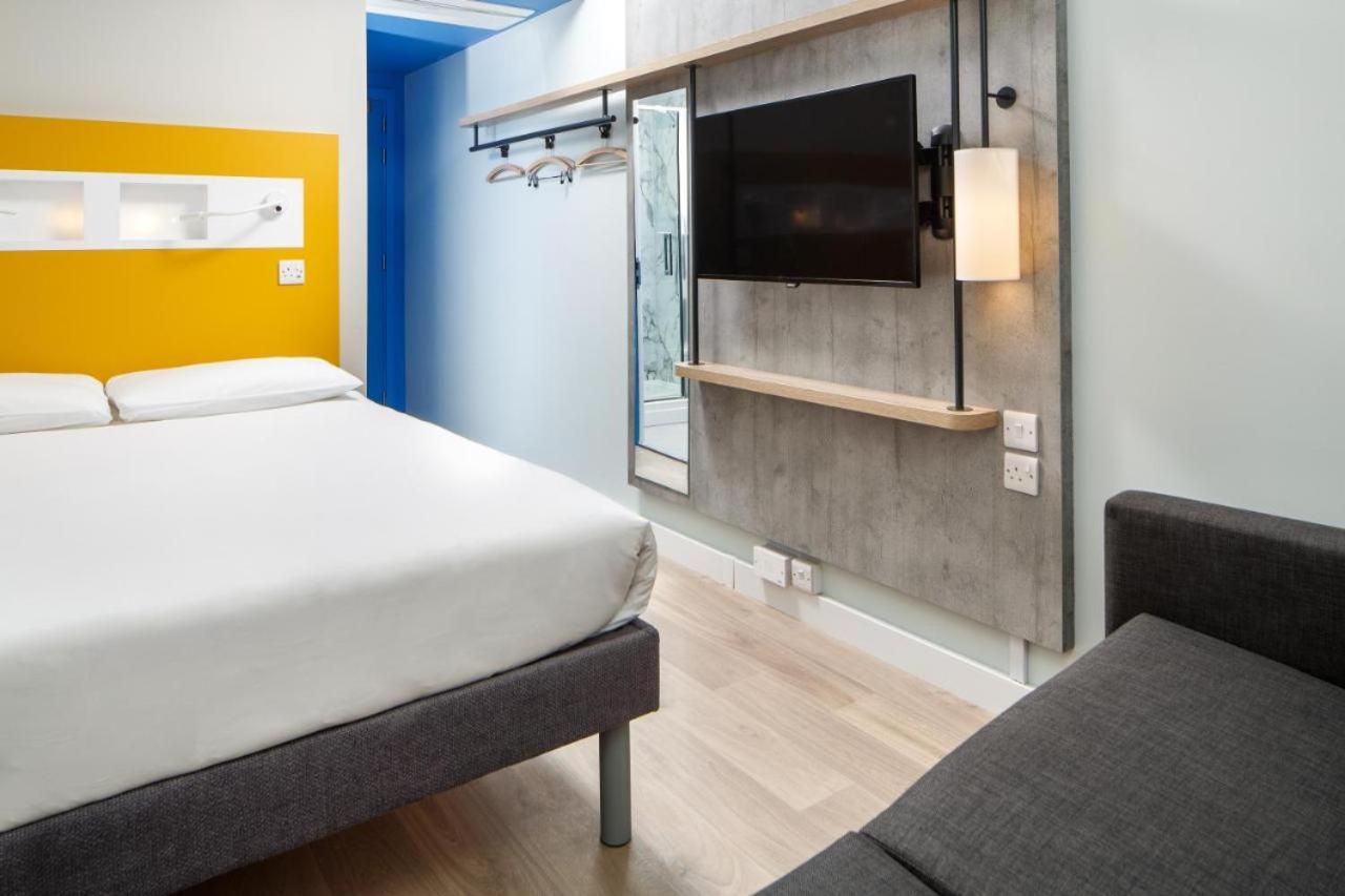 Double Room (No Window) photo 1