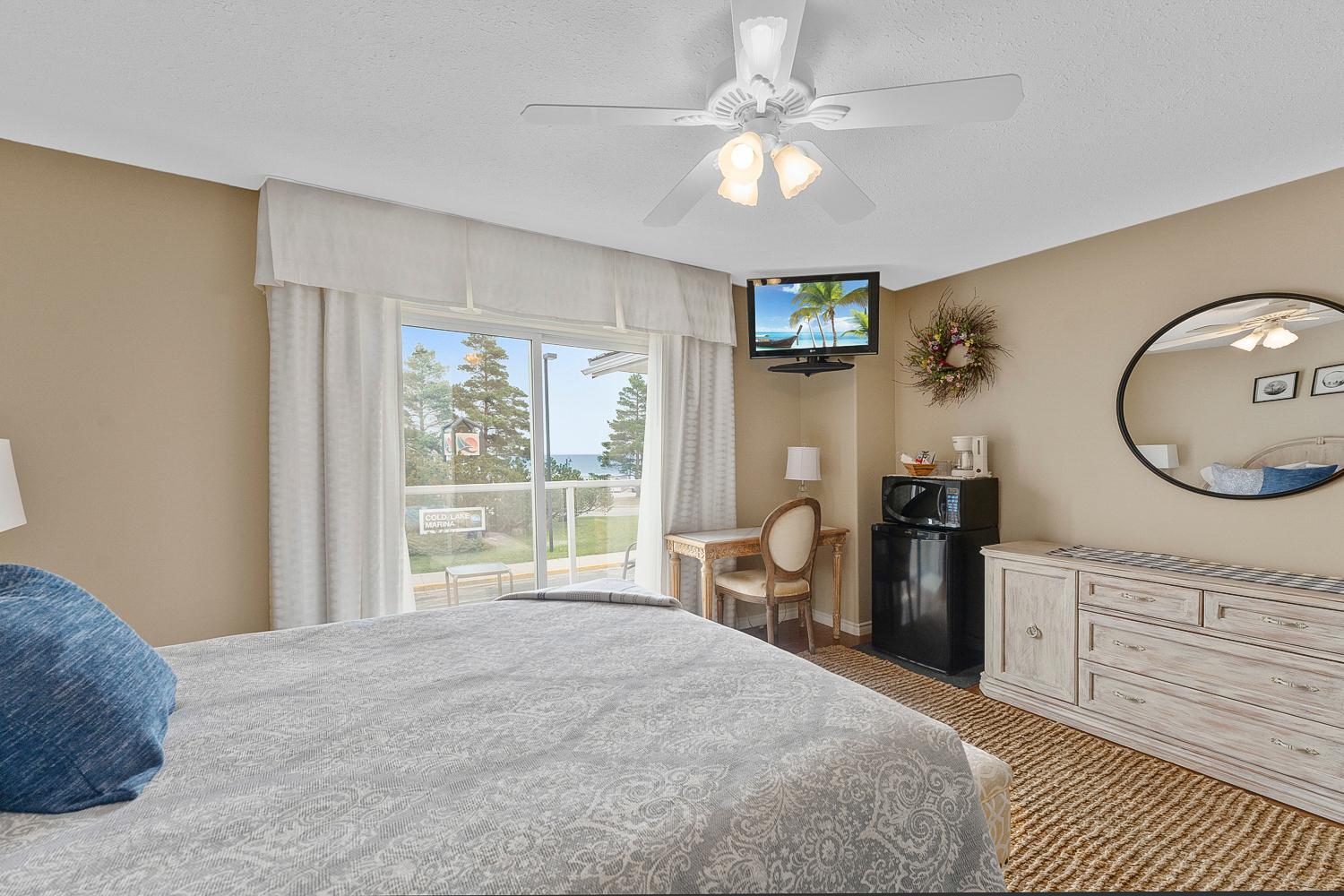 Queen Room with Balcony photo 2