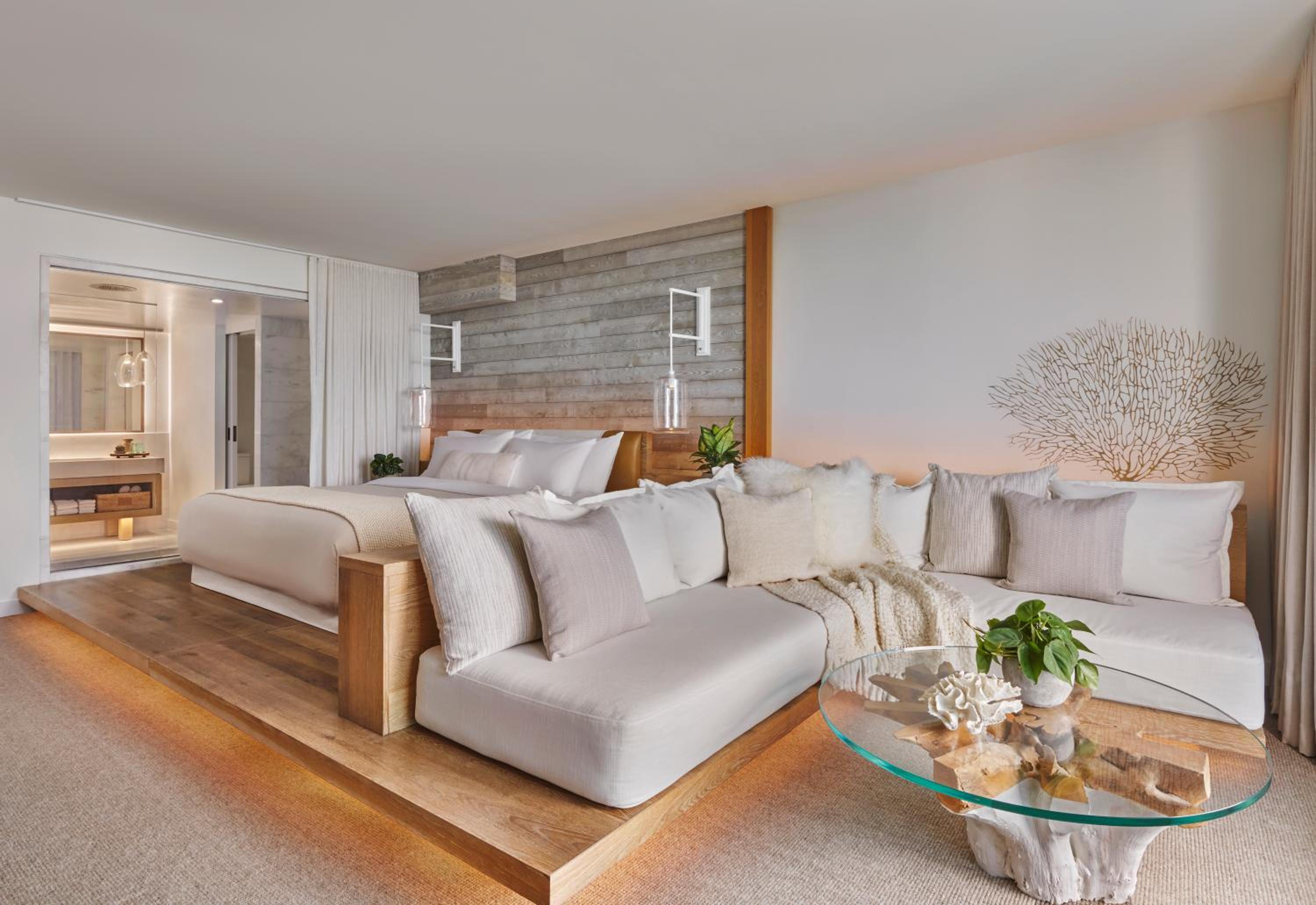 Junior Suite with Balcony thumbnail 5