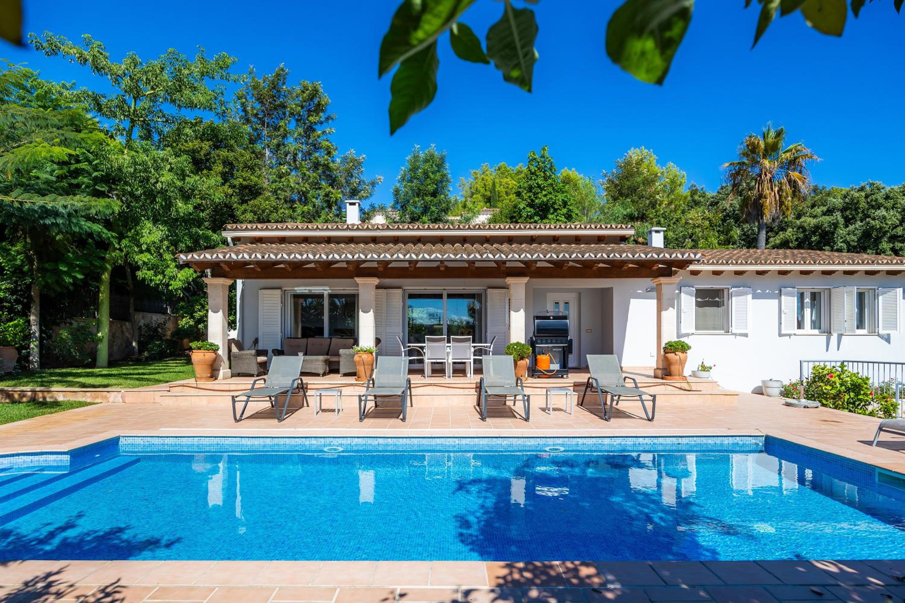Villa photo 2