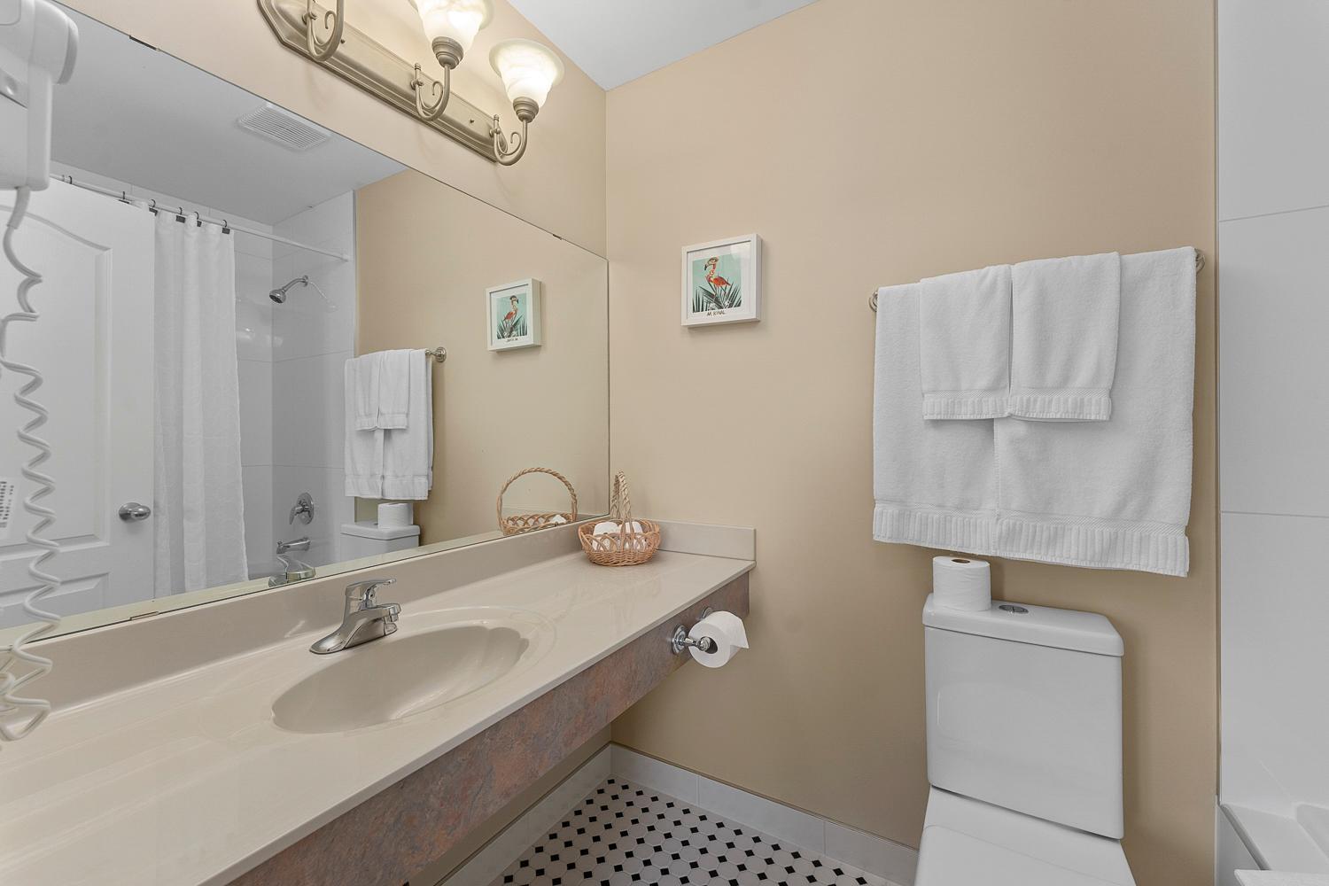 Queen Room photo 2