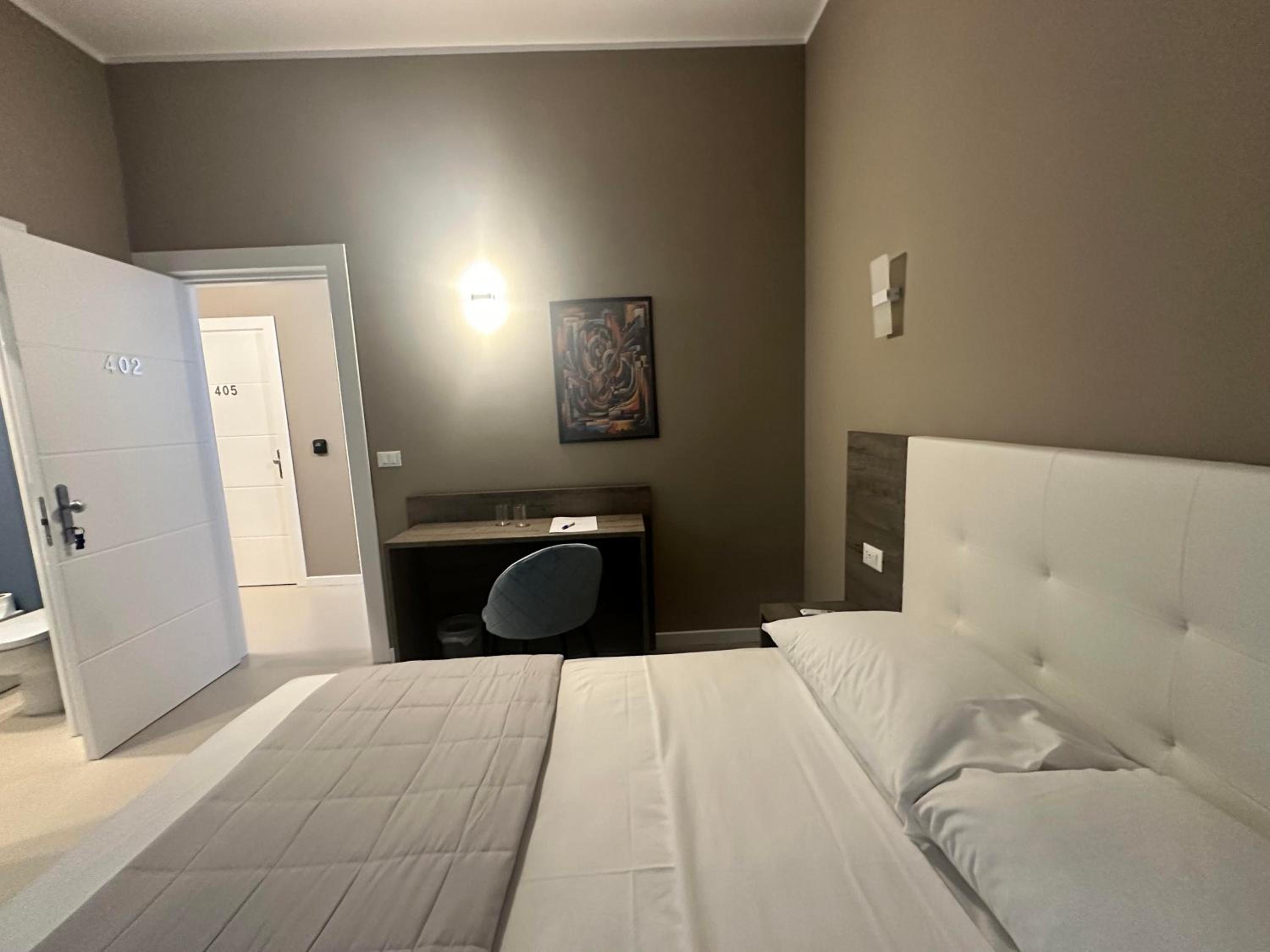 Deluxe Double Room with Side Sea View photo 1