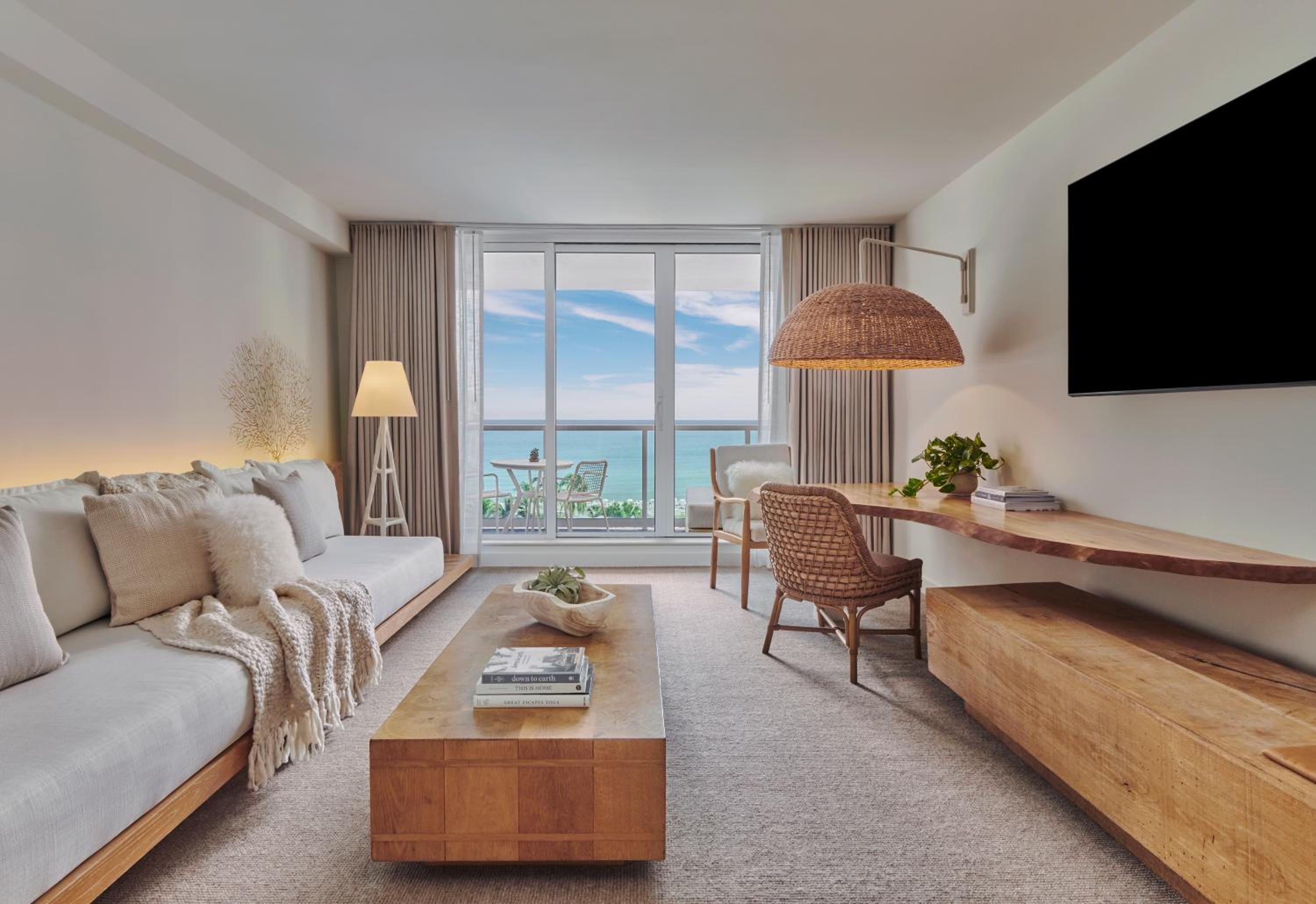 One Bedroom Suite with One King Bed and Balcony (Non Smoking)