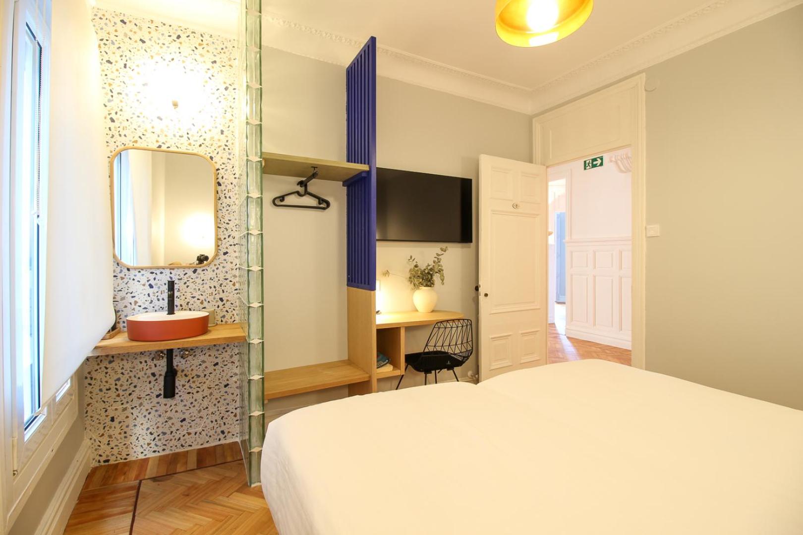 Twin Room with Shared Bathroom photo 3