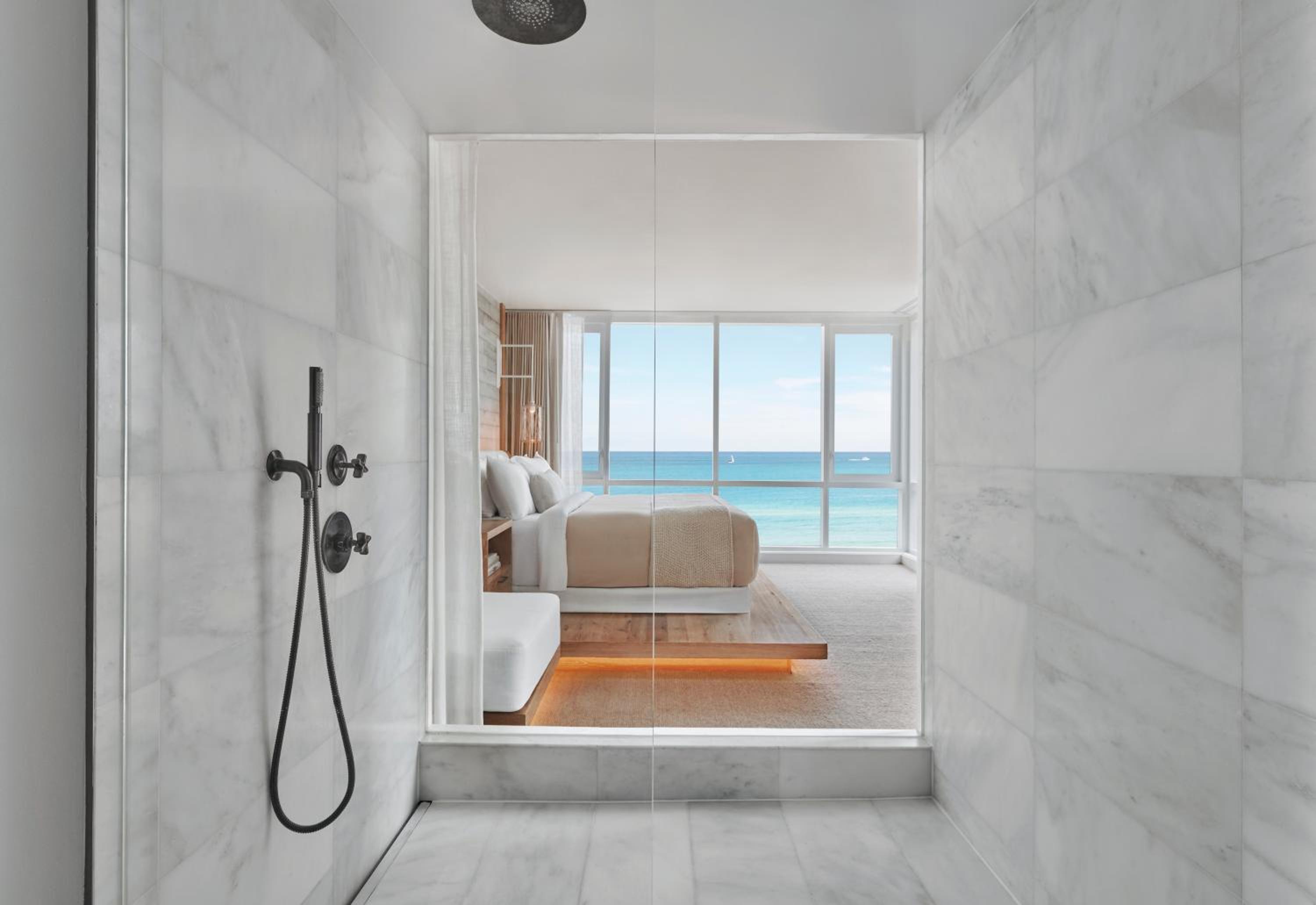 Two-Bedroom Suite with Balcony - Oceanfront thumbnail 5