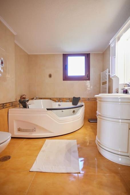 Three-Bedroom Villa photo 2