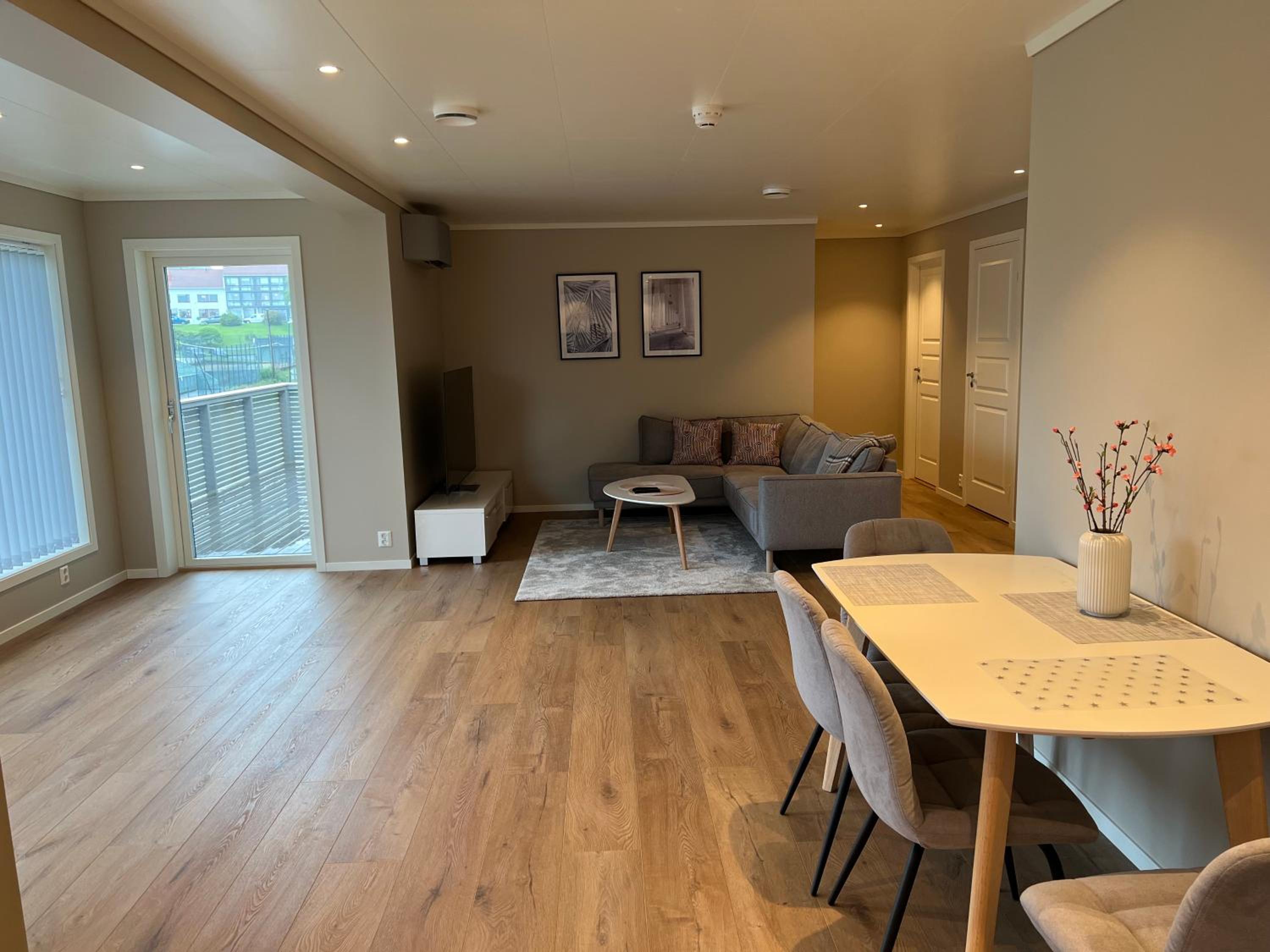 Three-Bedroom Apartment photo 2
